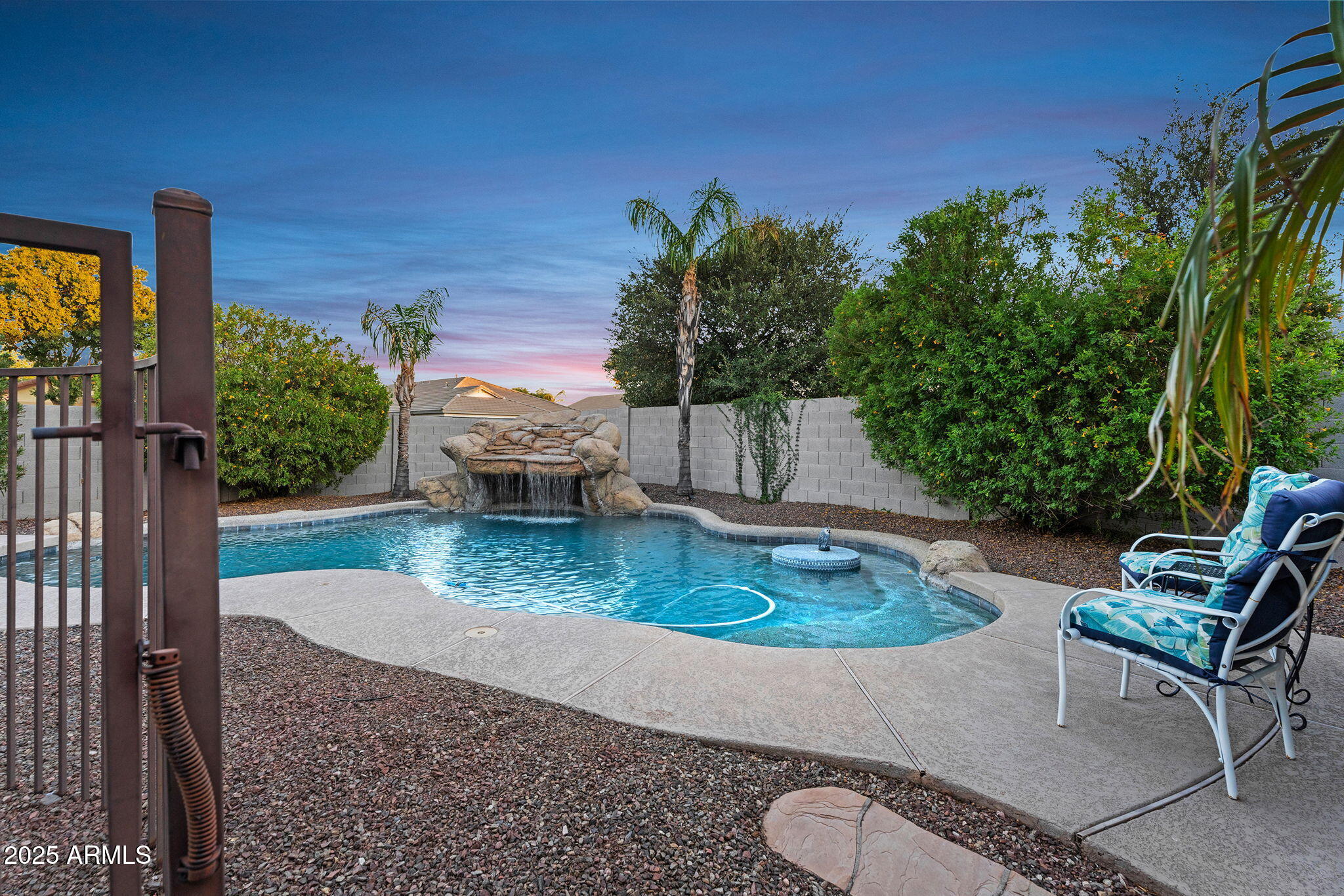 695 W HOLSTEIN Trail