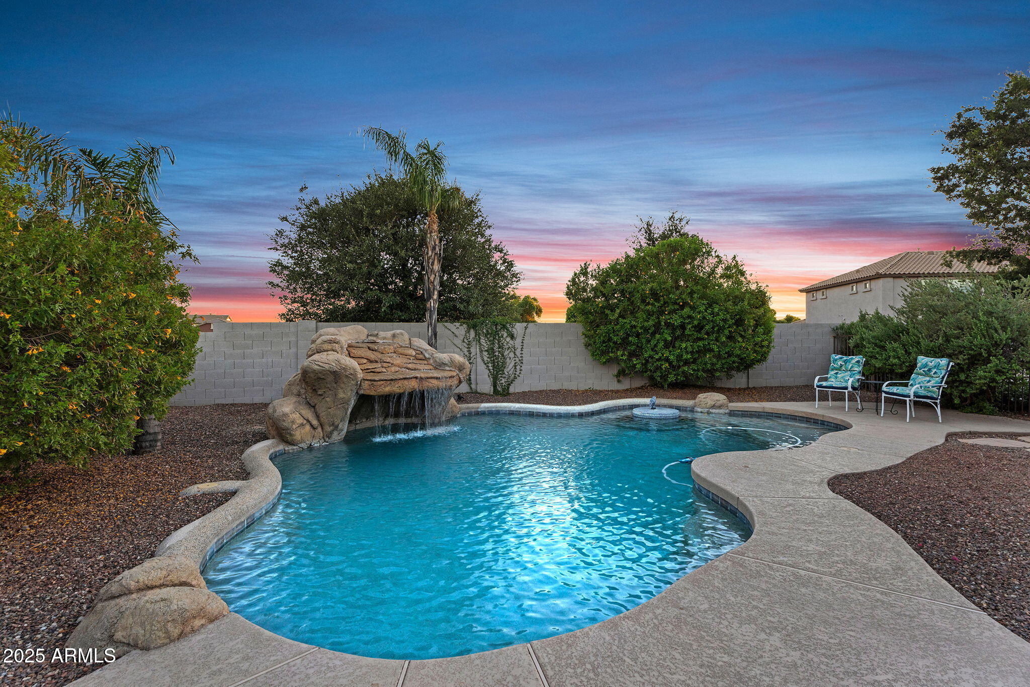 695 W HOLSTEIN Trail