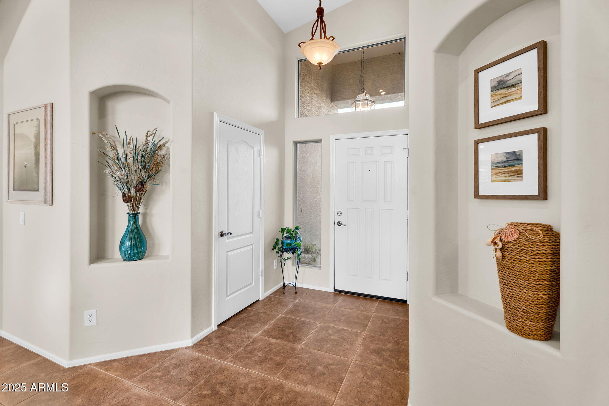 695 W HOLSTEIN Trail