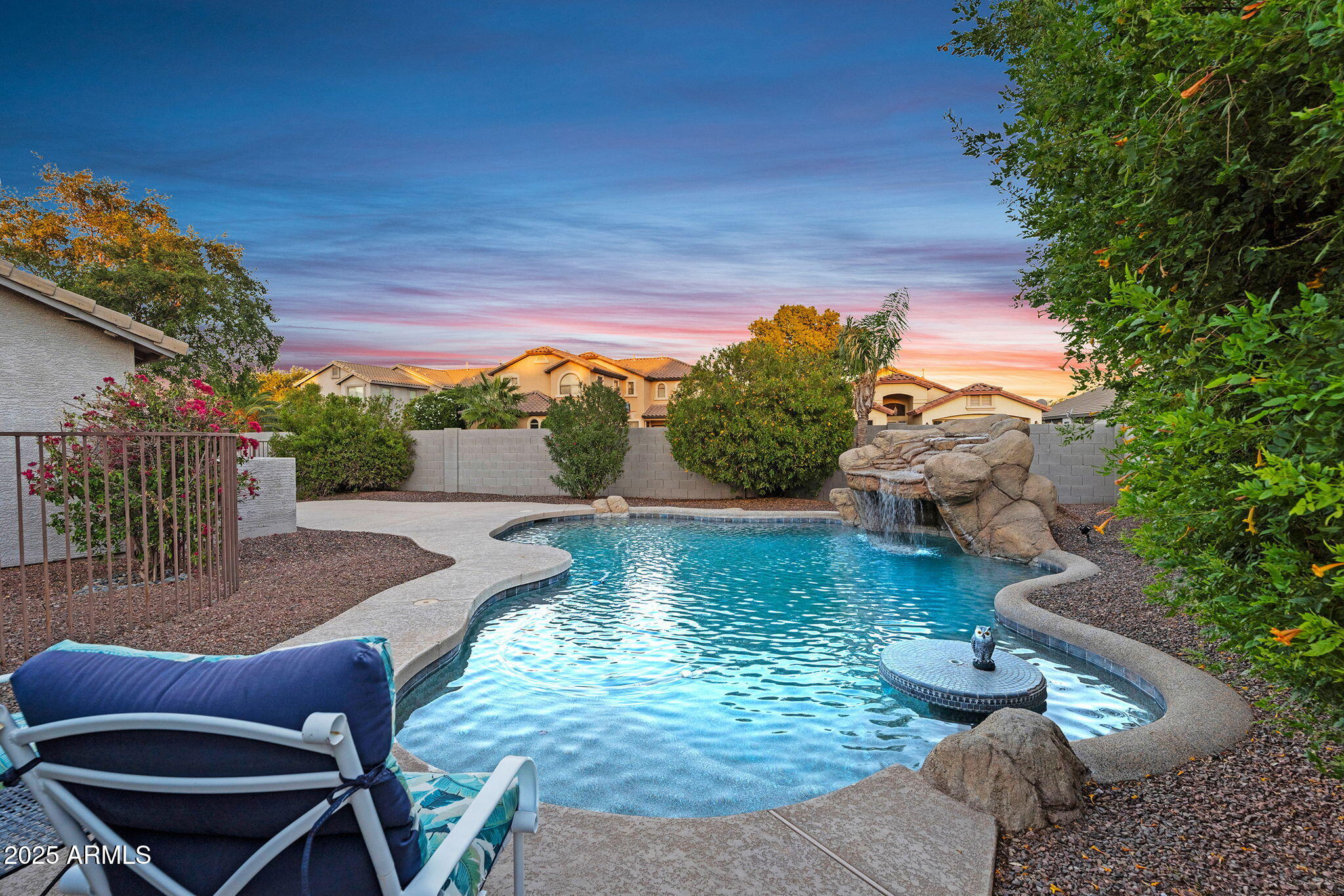 695 W HOLSTEIN Trail