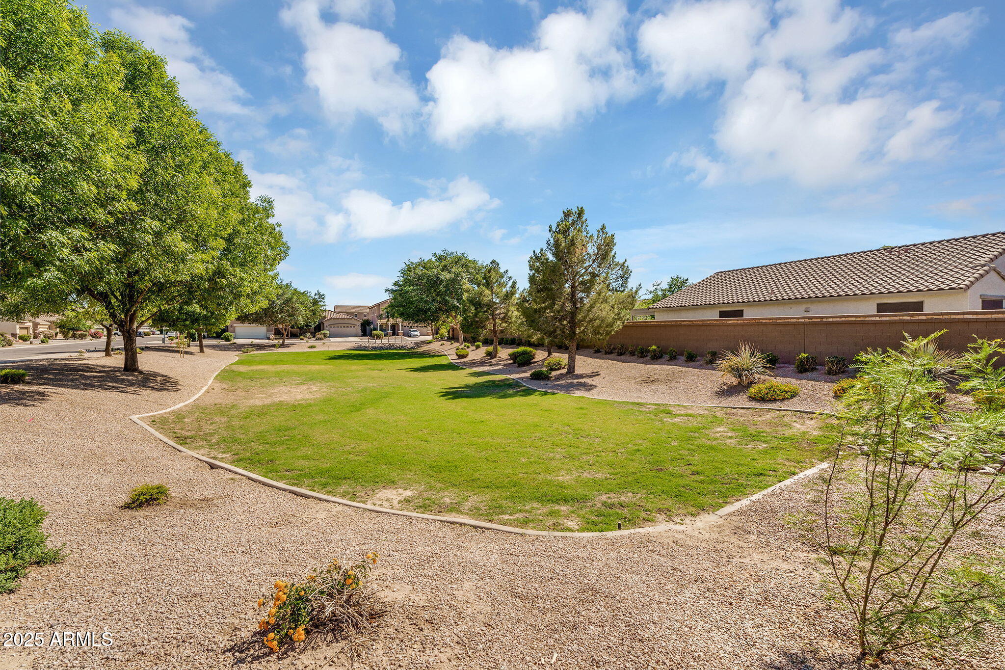 695 W HOLSTEIN Trail