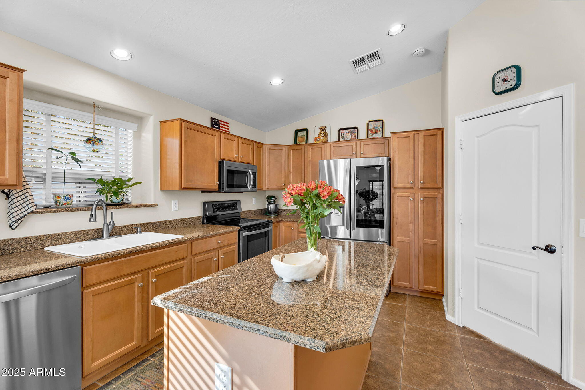 695 W HOLSTEIN Trail