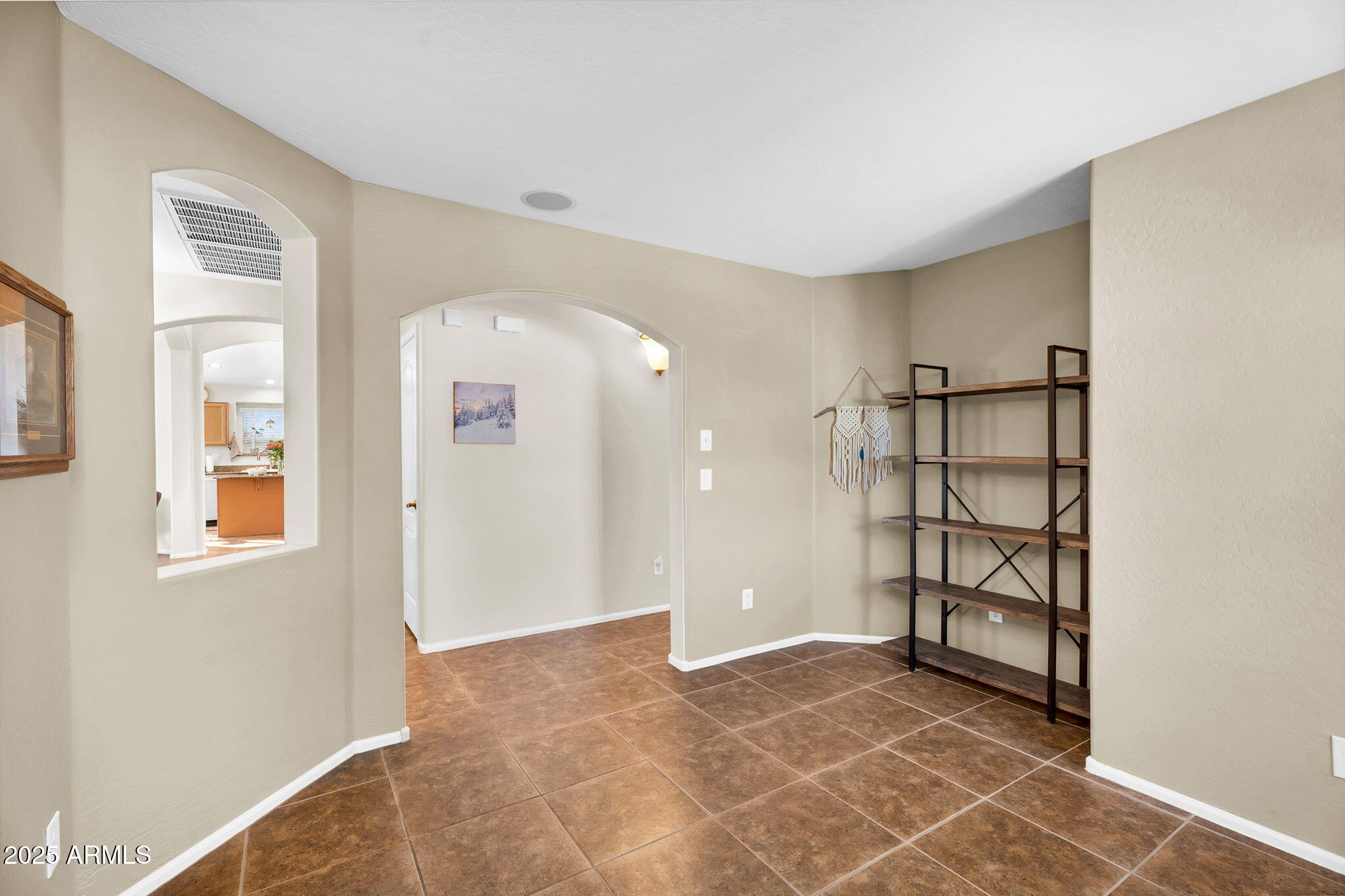 695 W HOLSTEIN Trail