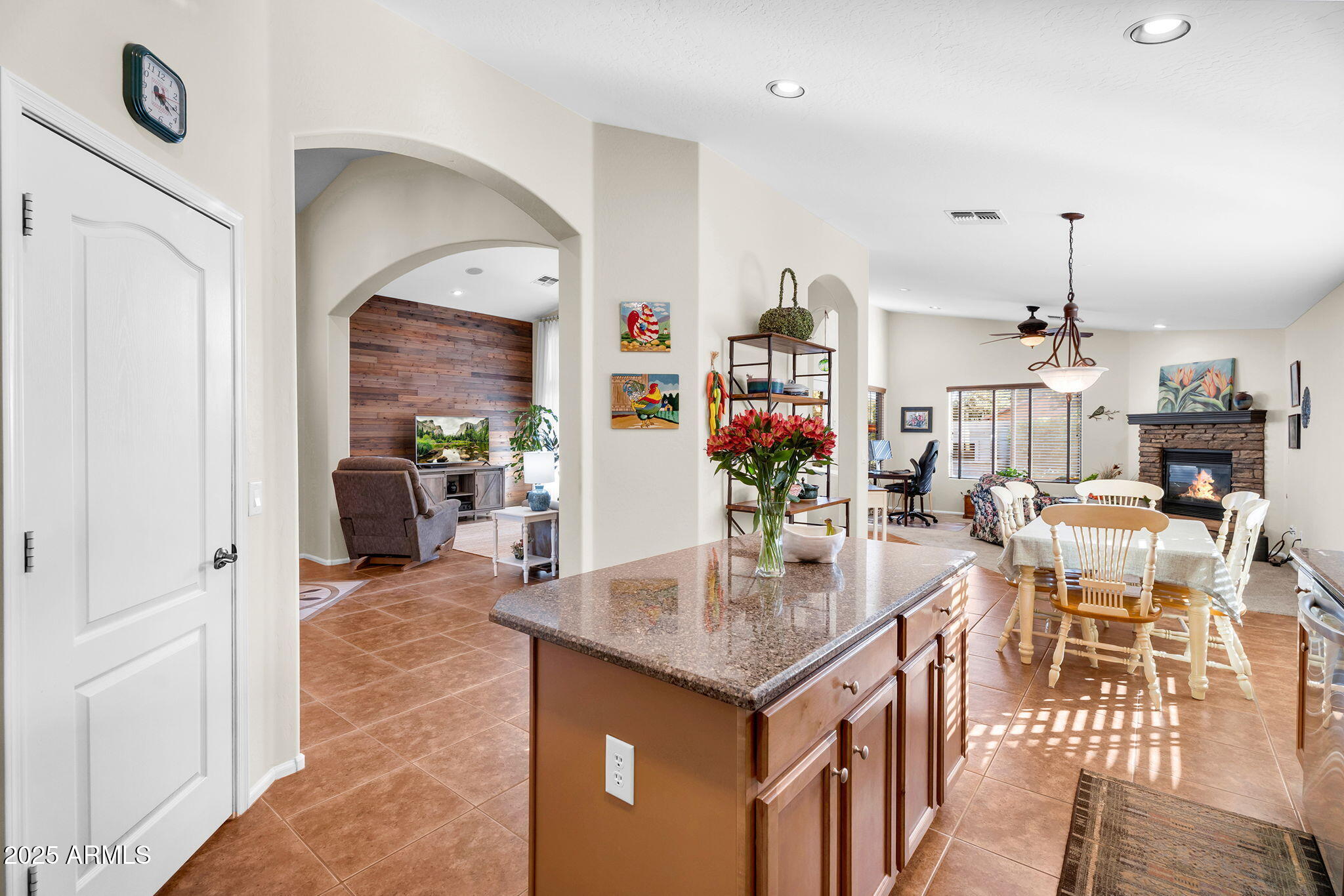 695 W HOLSTEIN Trail