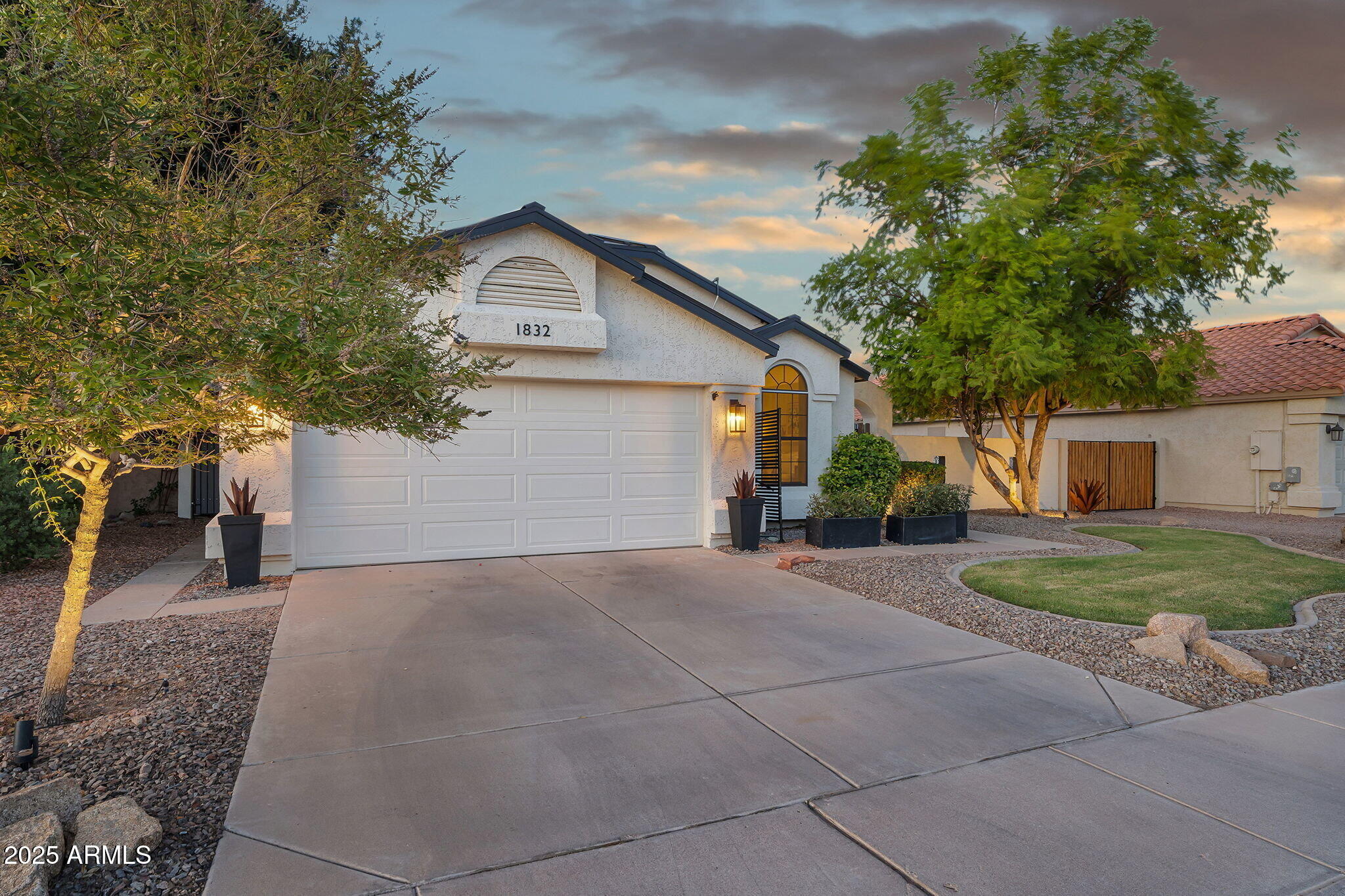 1832 W WILDHORSE Drive