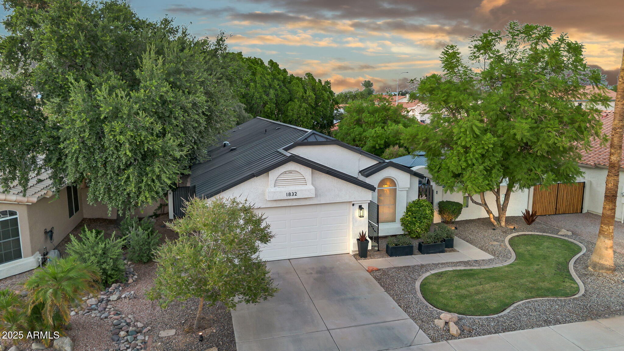 1832 W WILDHORSE Drive