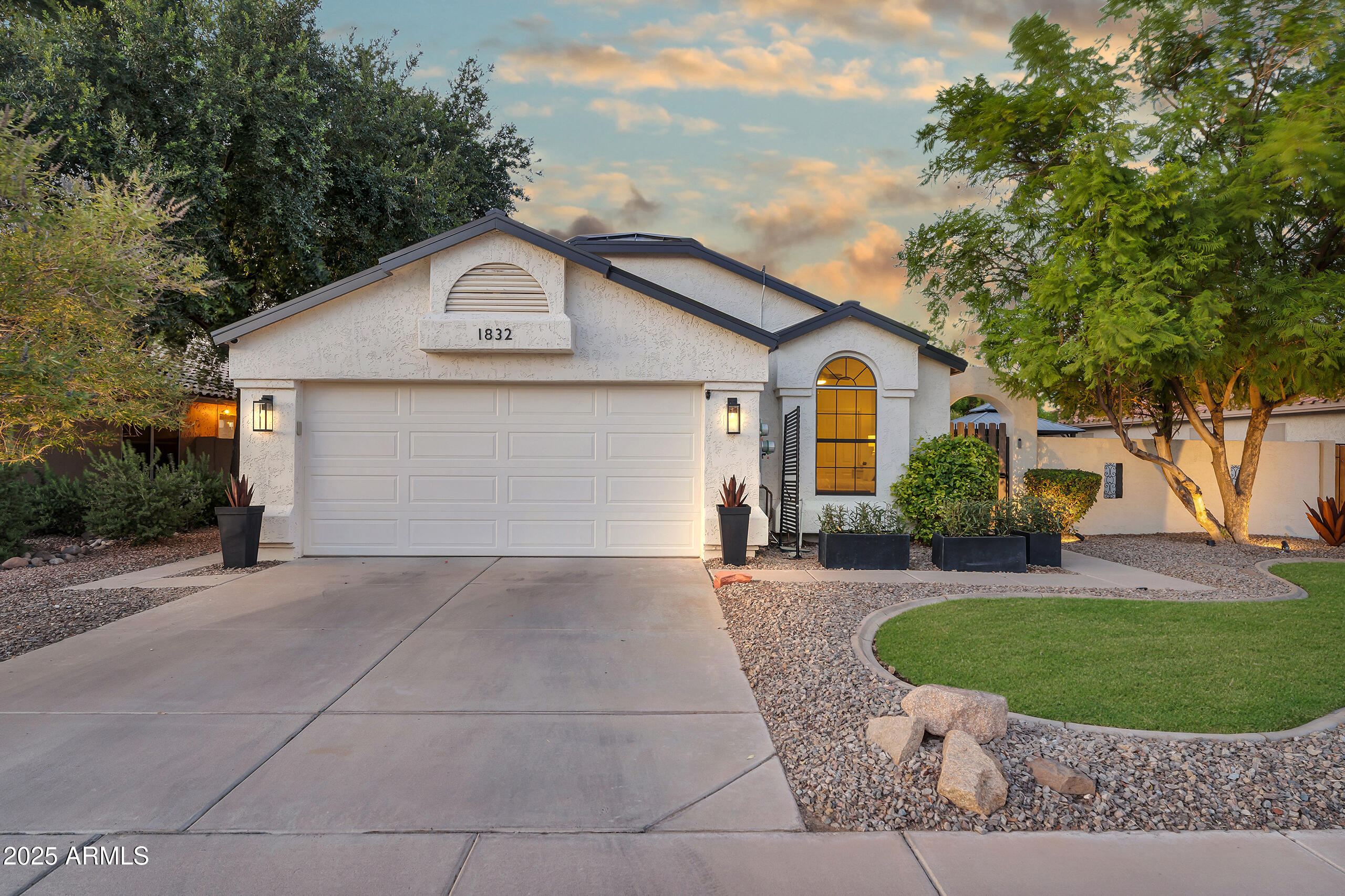 1832 W WILDHORSE Drive