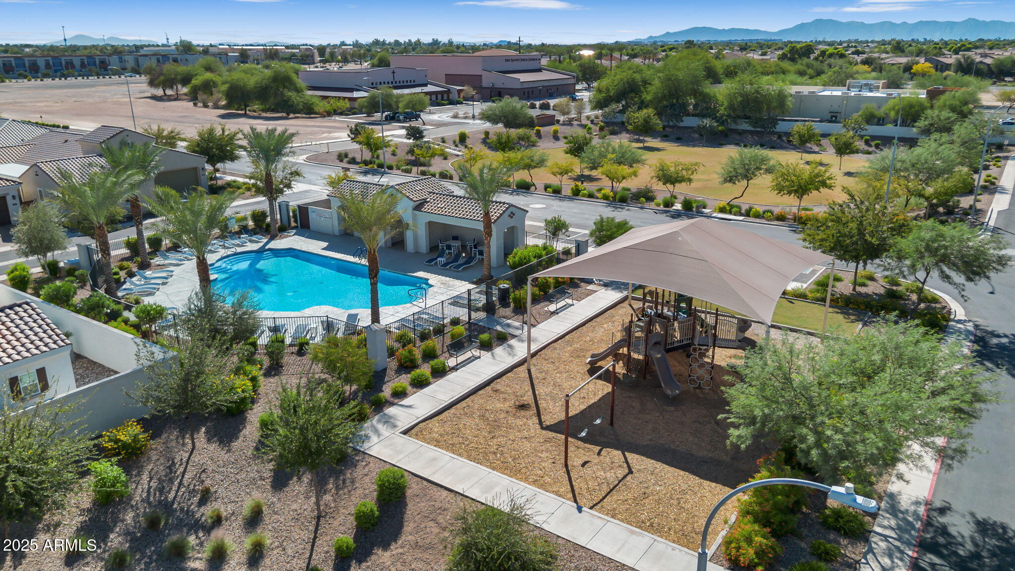 274 E RALEIGH Drive, Chandler