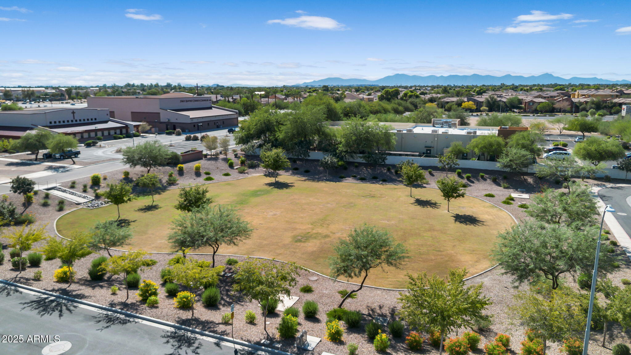 274 E RALEIGH Drive, Chandler