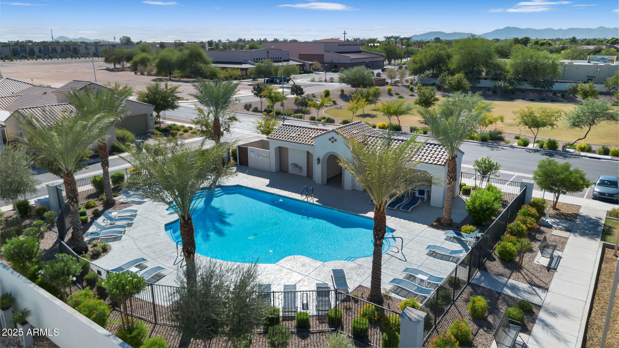 274 E RALEIGH Drive, Chandler