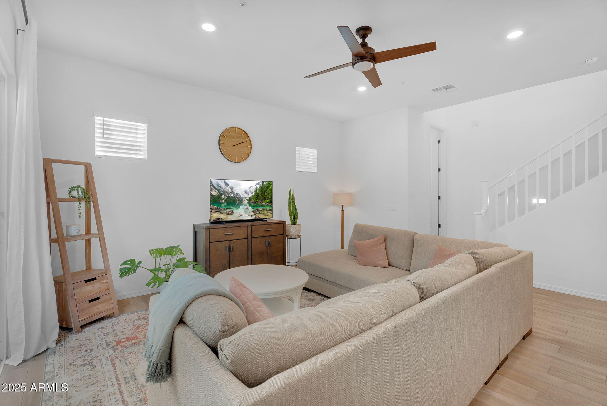 274 E RALEIGH Drive, Chandler