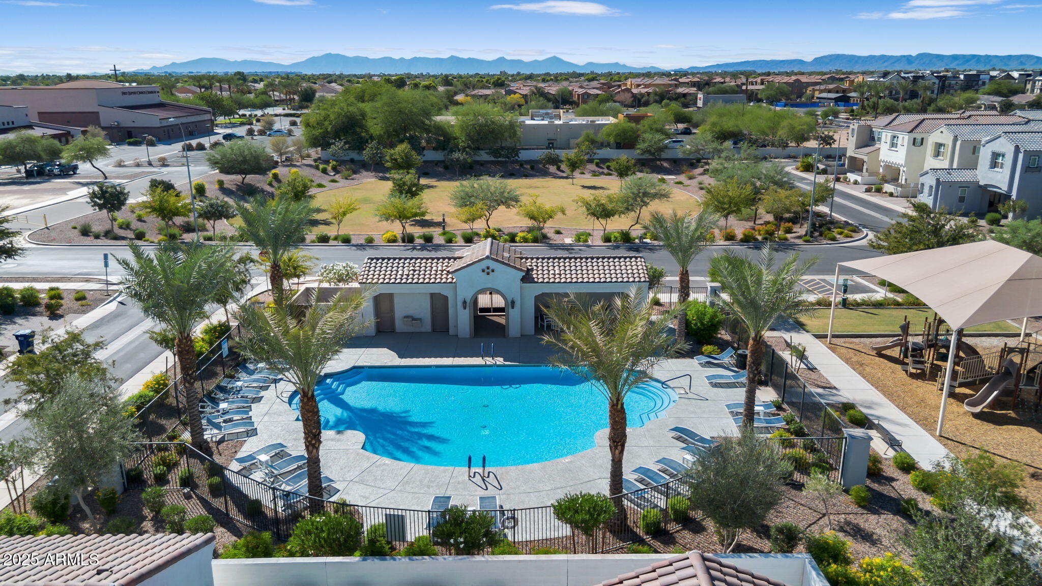 274 E RALEIGH Drive, Chandler