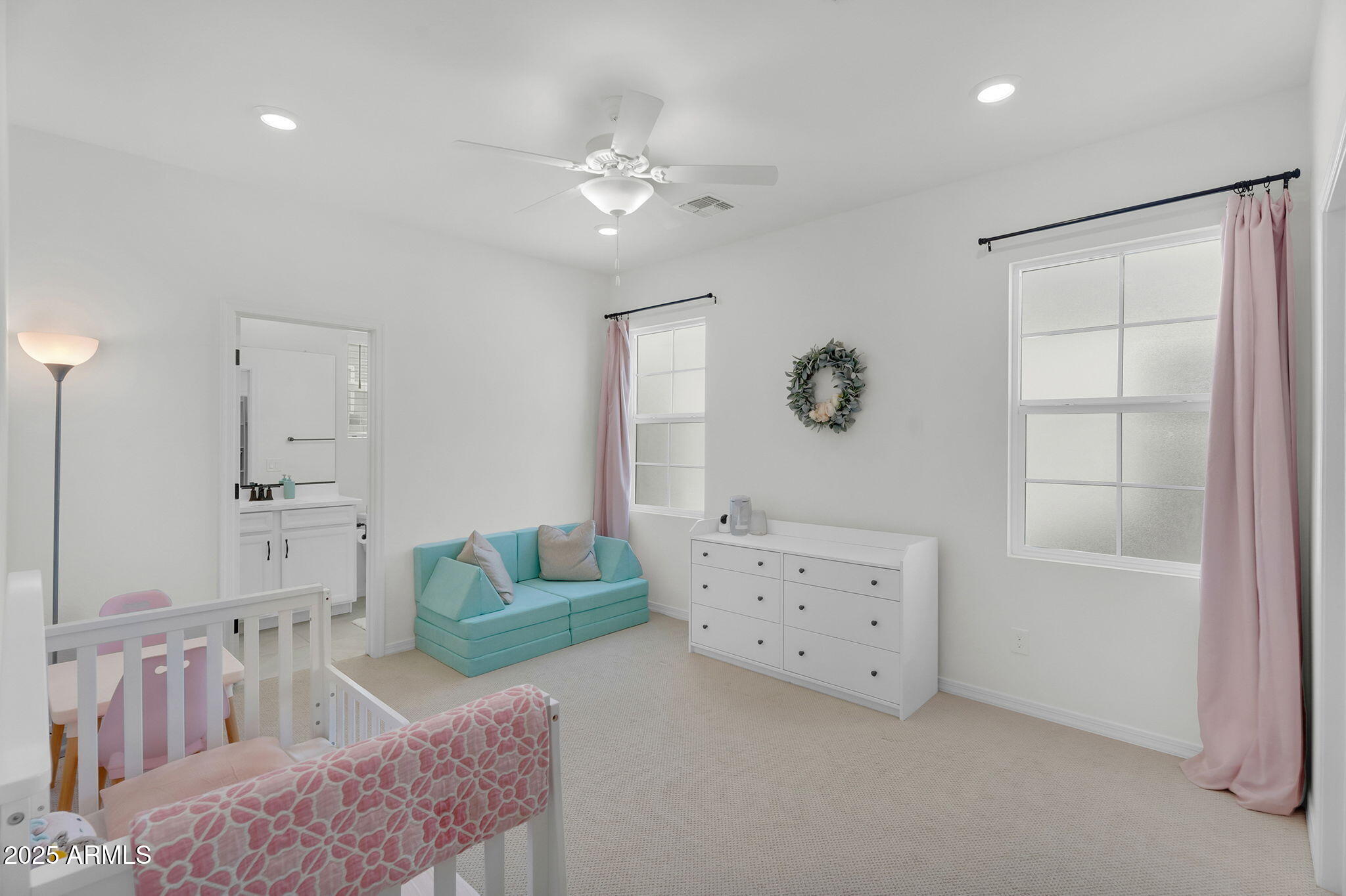 274 E RALEIGH Drive, Chandler
