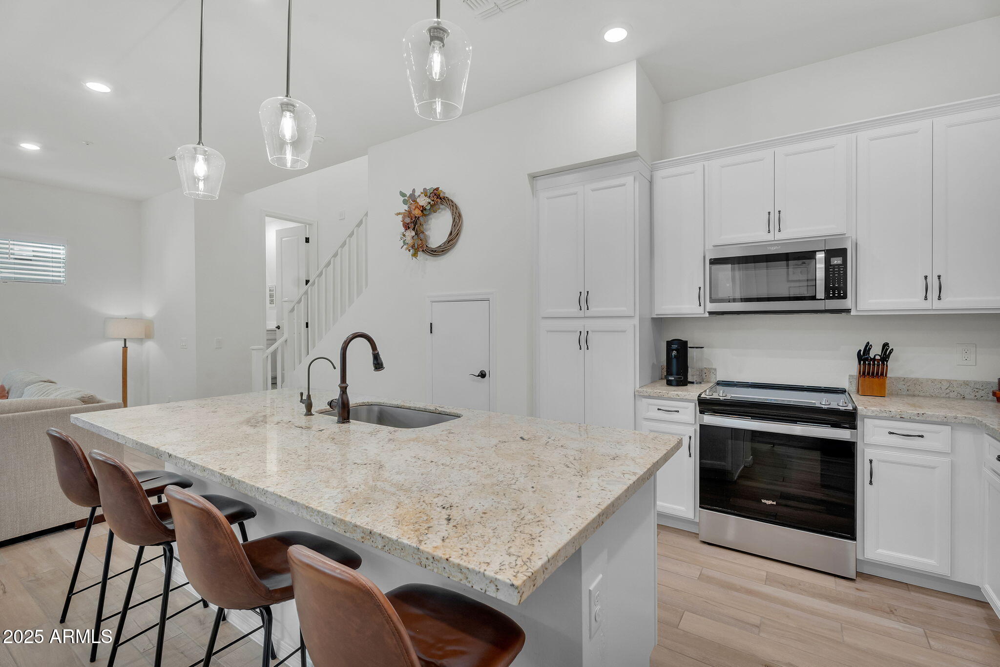 274 E RALEIGH Drive, Chandler