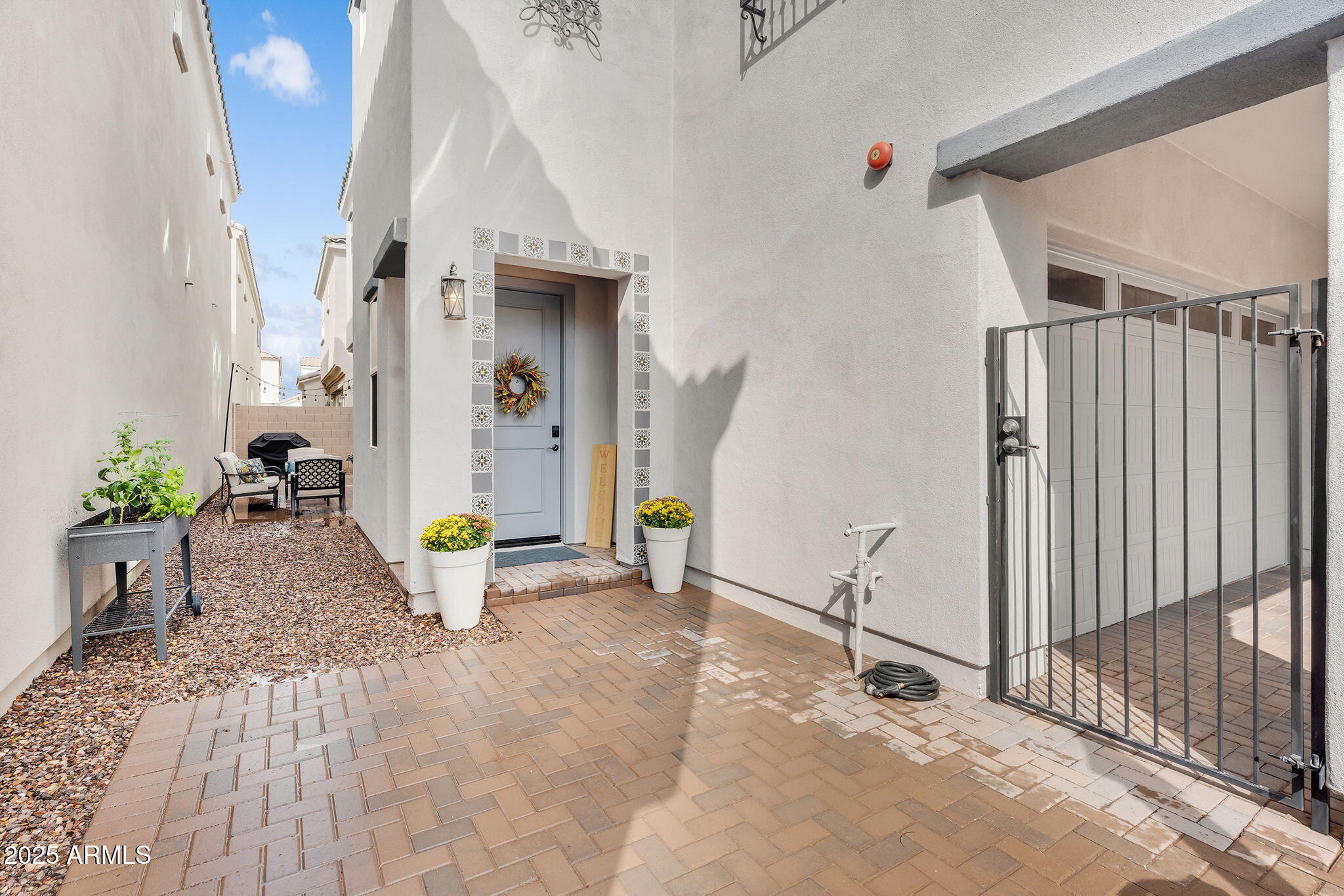 274 E RALEIGH Drive, Chandler