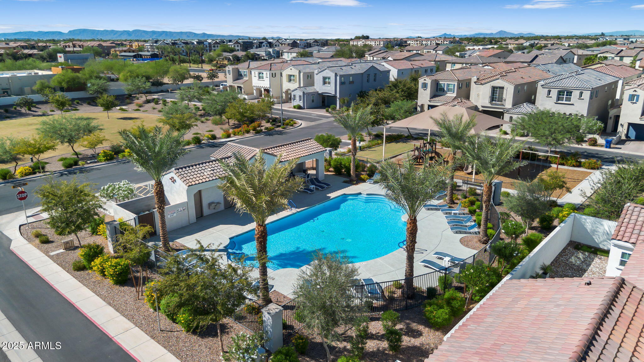 274 E RALEIGH Drive, Chandler