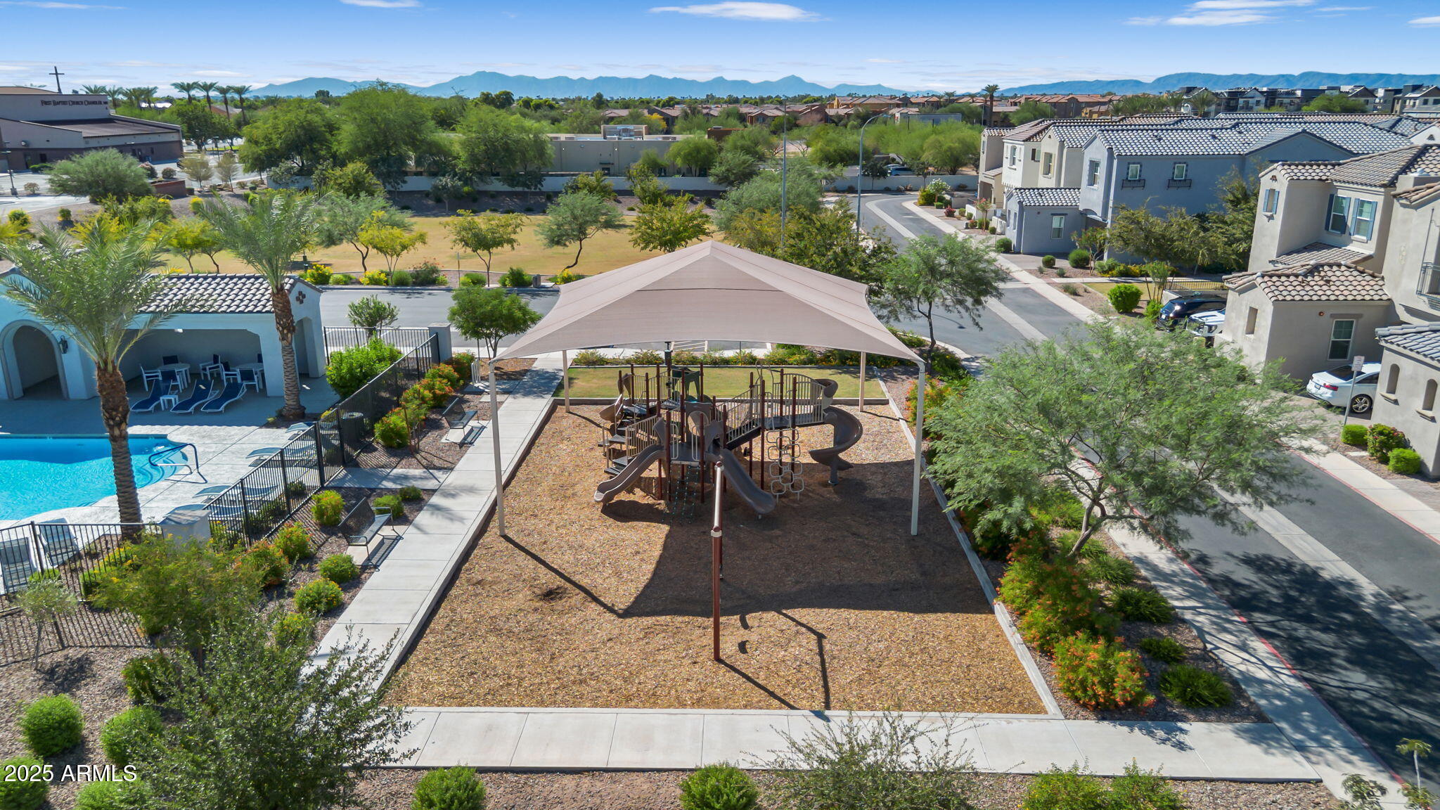 274 E RALEIGH Drive, Chandler