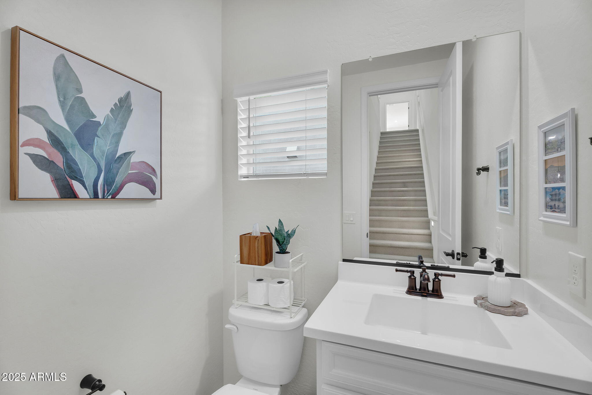274 E RALEIGH Drive, Chandler