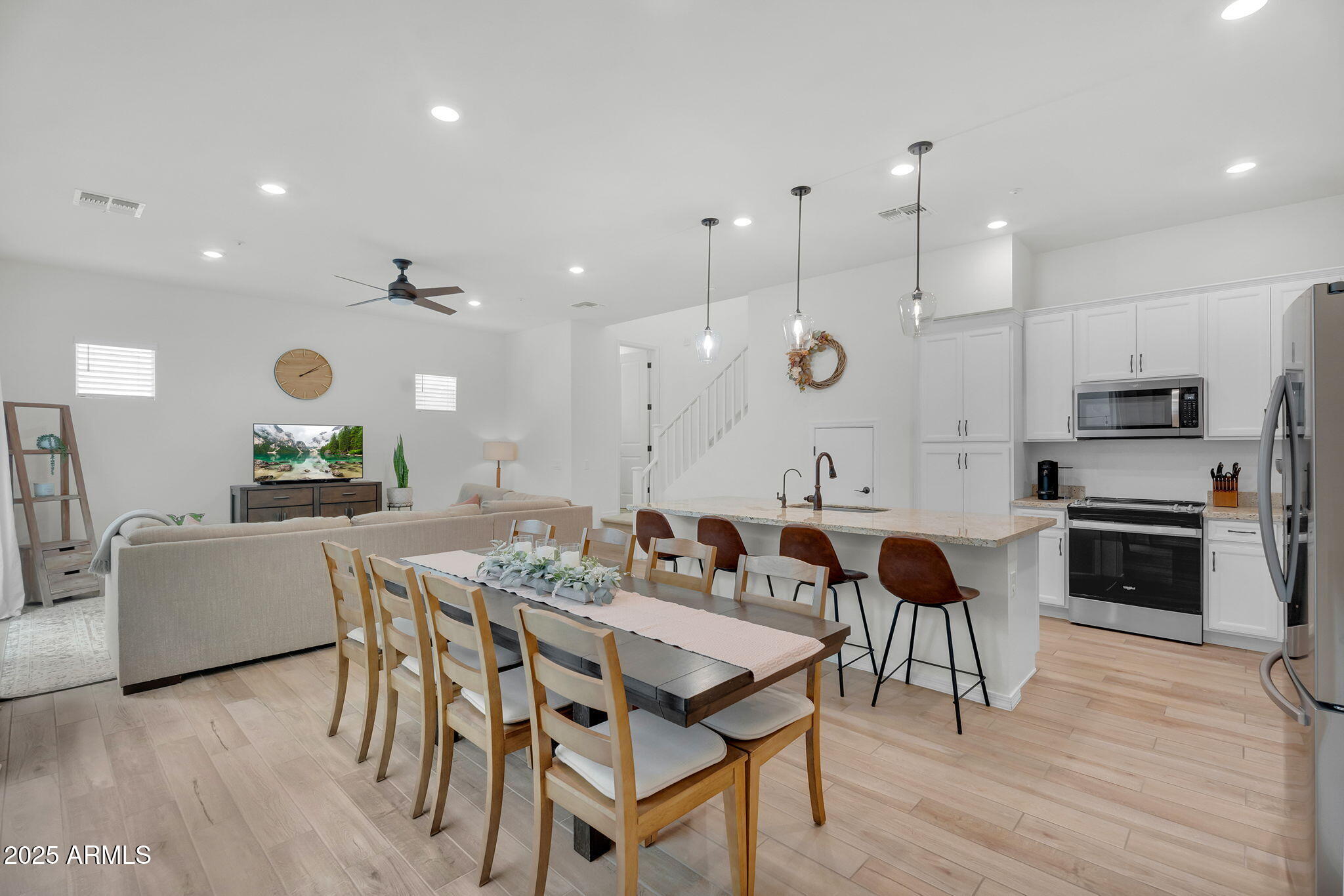 274 E RALEIGH Drive, Chandler