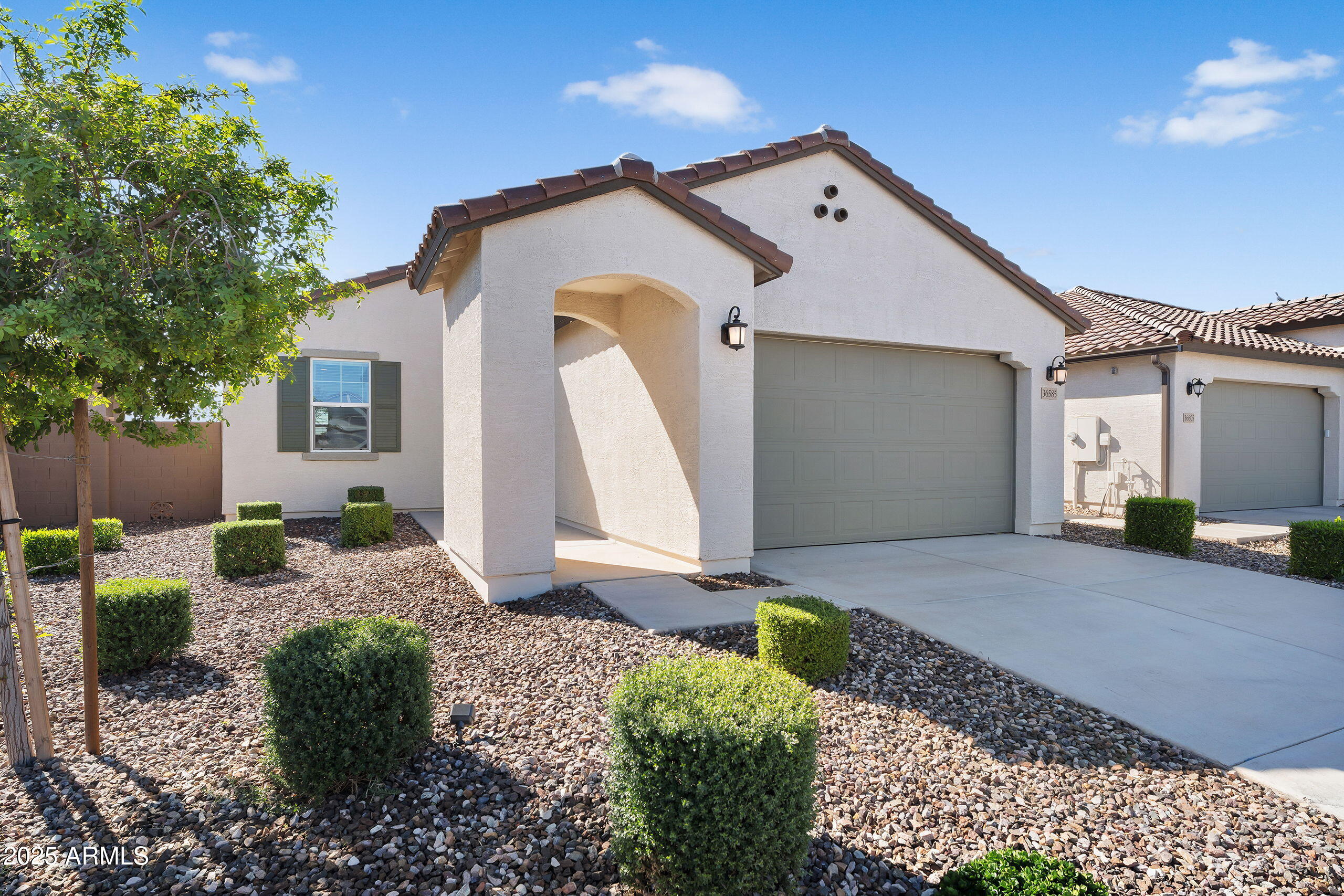 36585 W MADDALONI Avenue