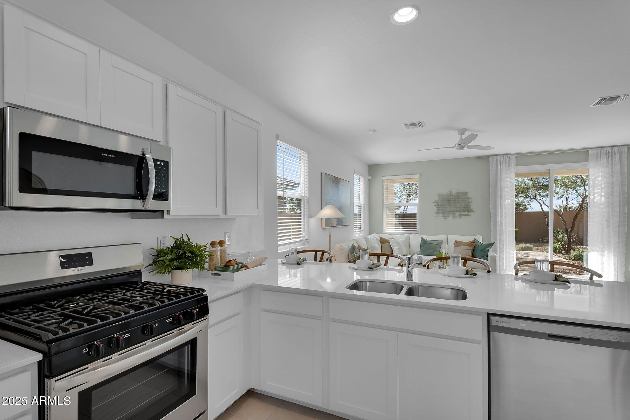 36585 W MADDALONI Avenue