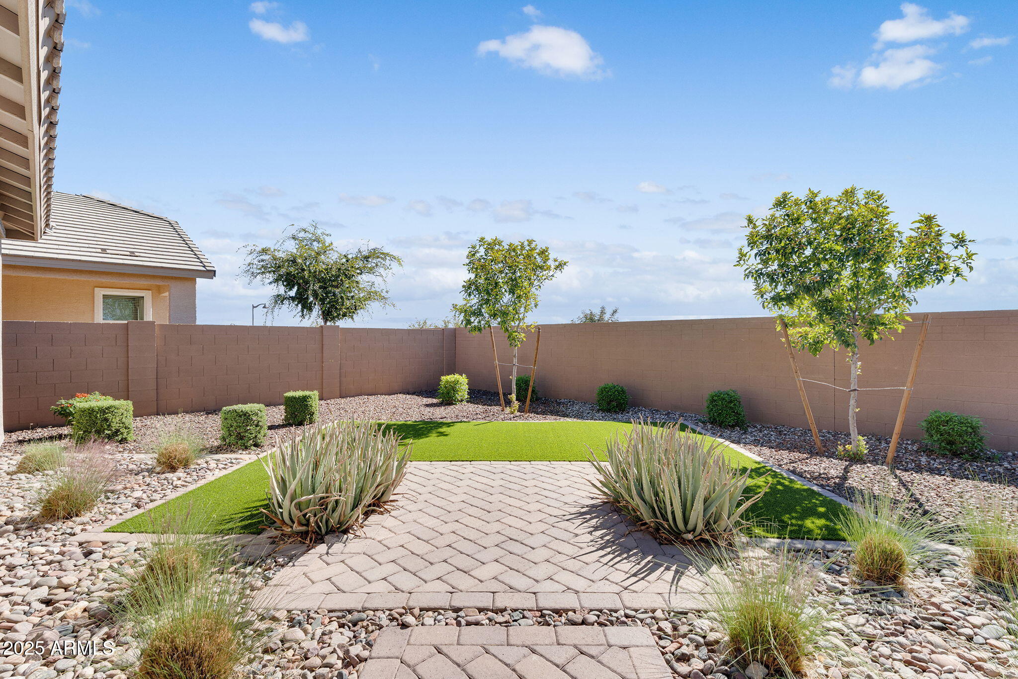 36575 W MADDALONI Avenue