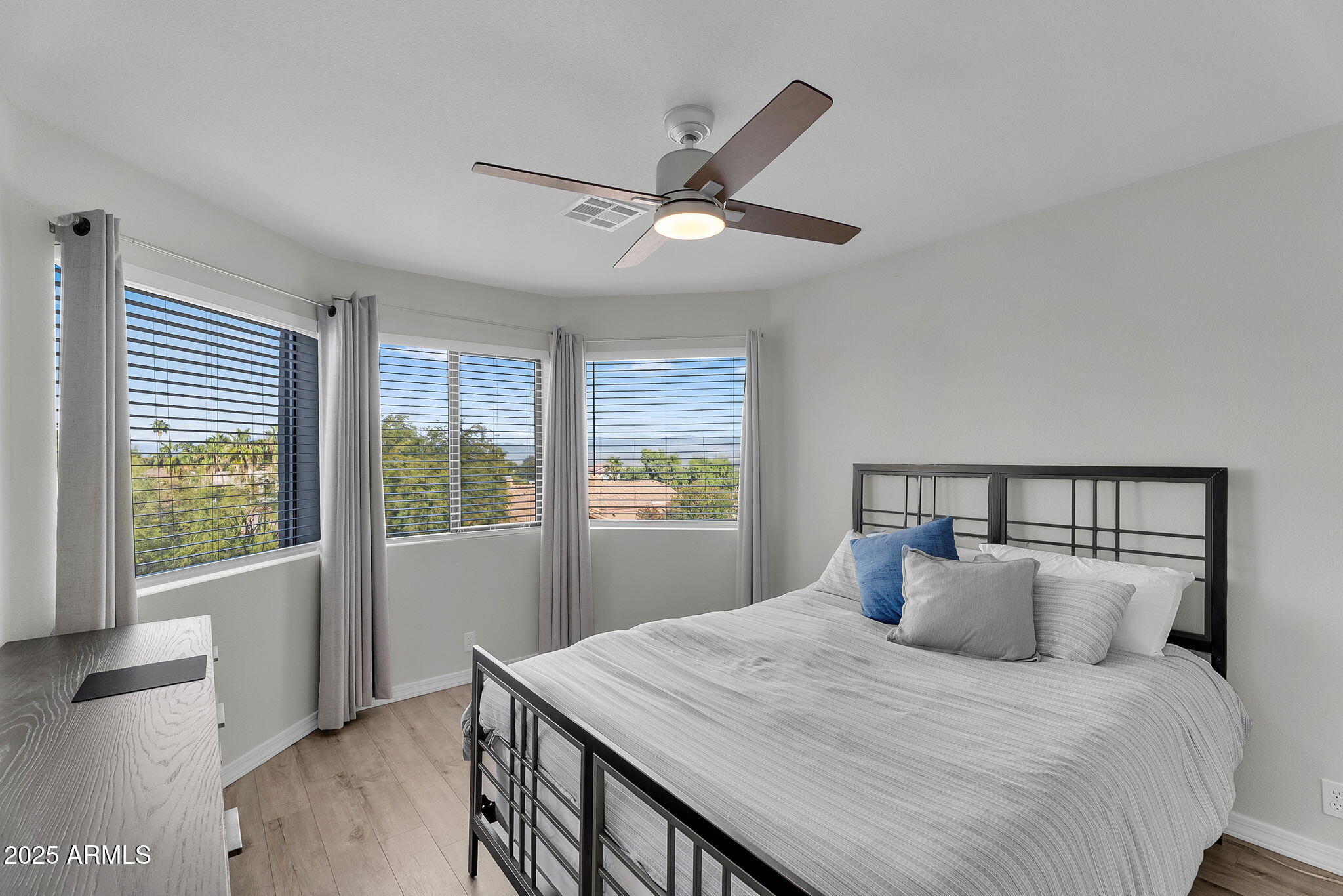 15543 E CHOLLA Drive