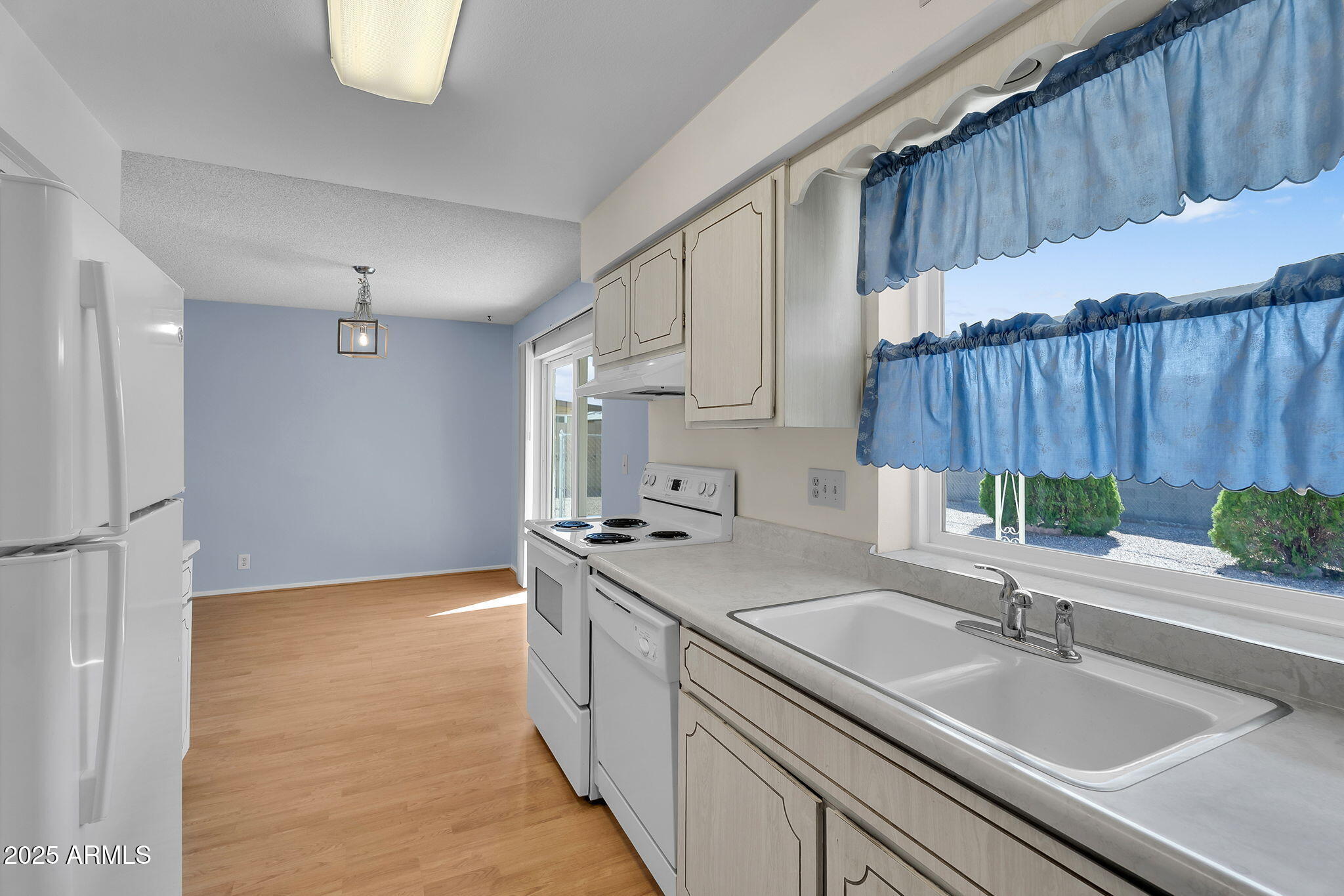 4447 E CARMEL Avenue