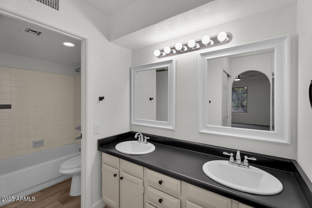 819 N COLLEGE Avenue I123