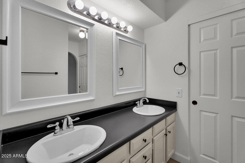 819 N COLLEGE Avenue I123