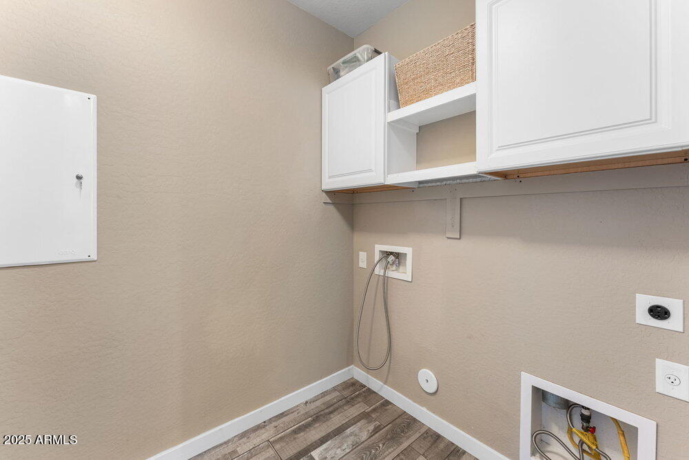 5871 S PARKCREST Street