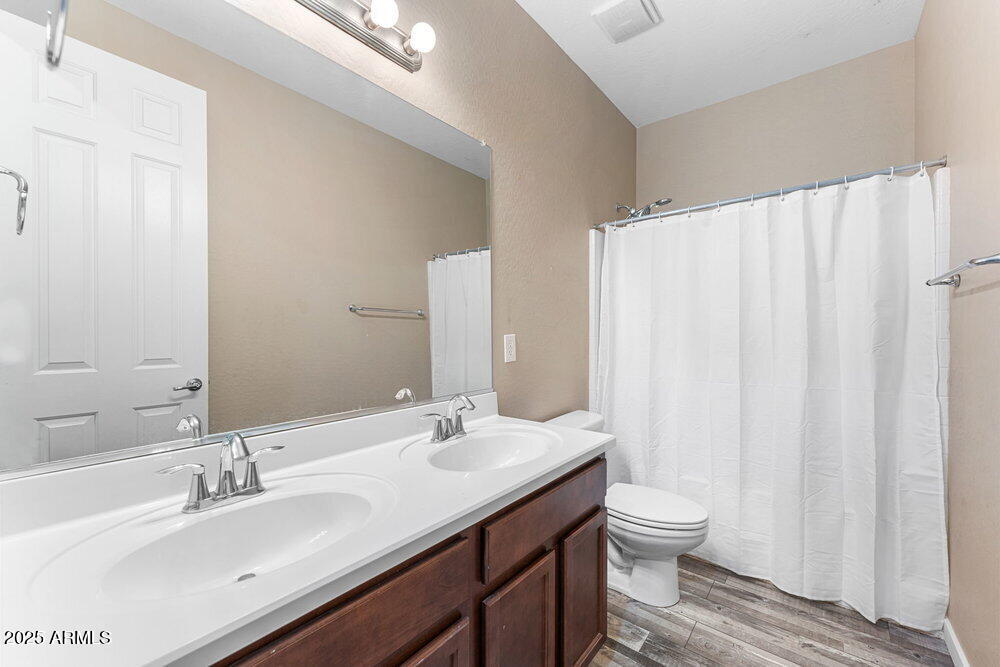 5871 S PARKCREST Street