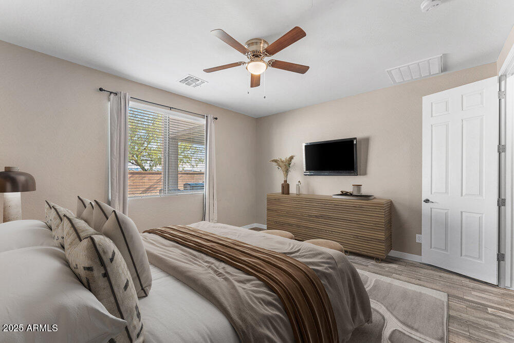 5871 S PARKCREST Street