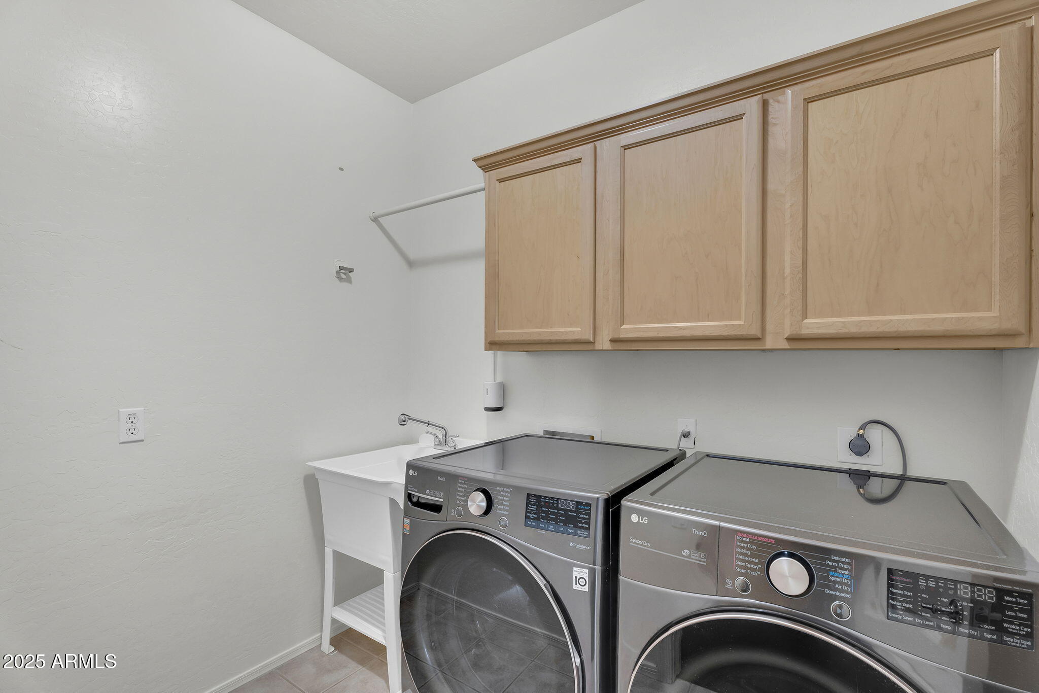 8164 E SIENNA Street