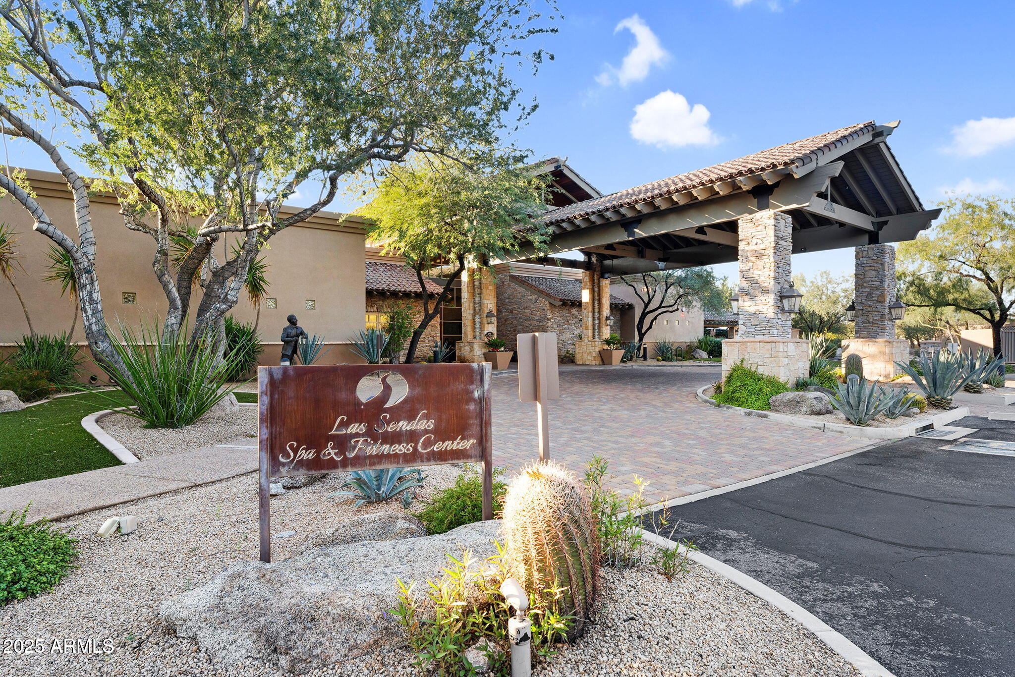 8164 E SIENNA Street