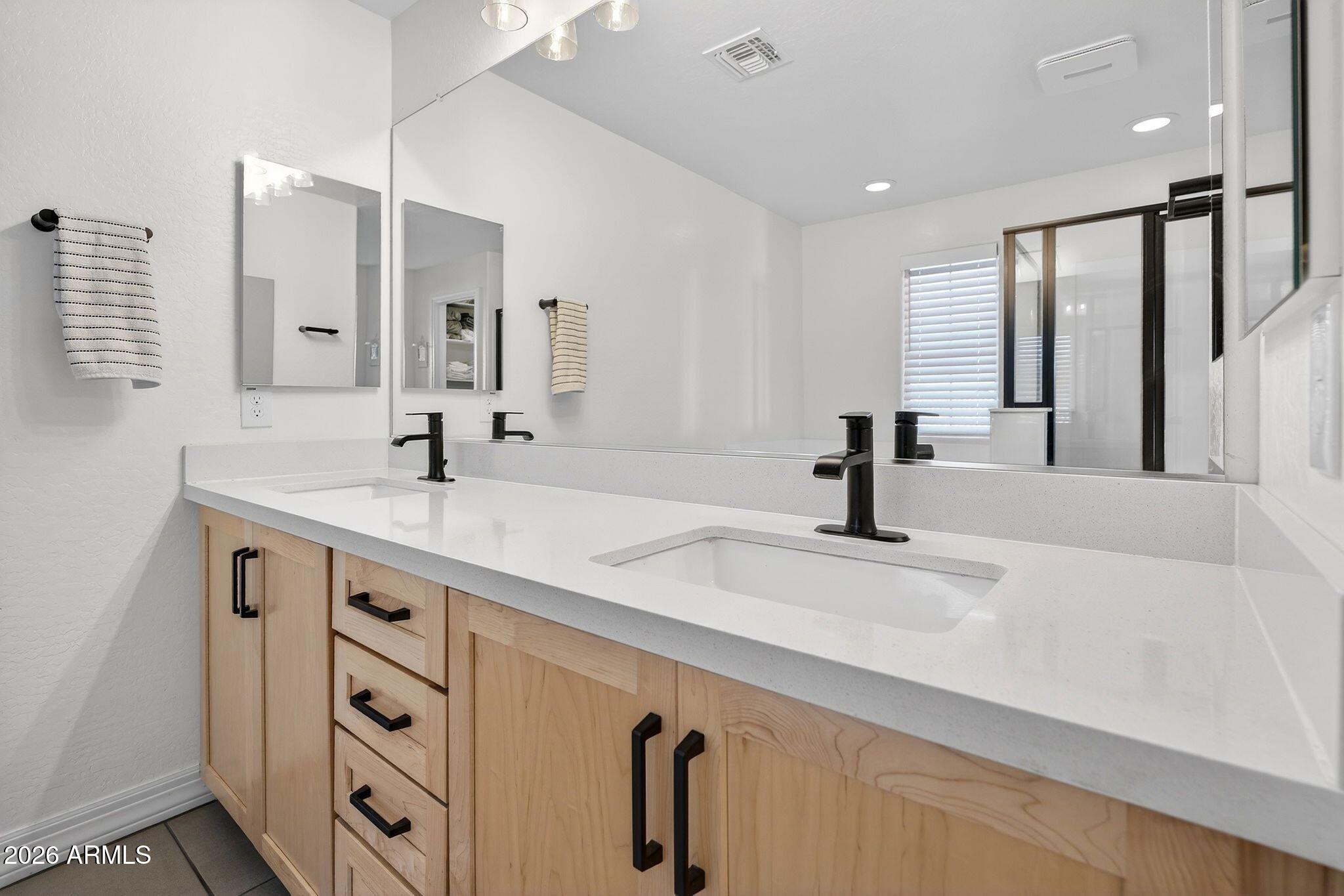 9511 E SATURN Avenue