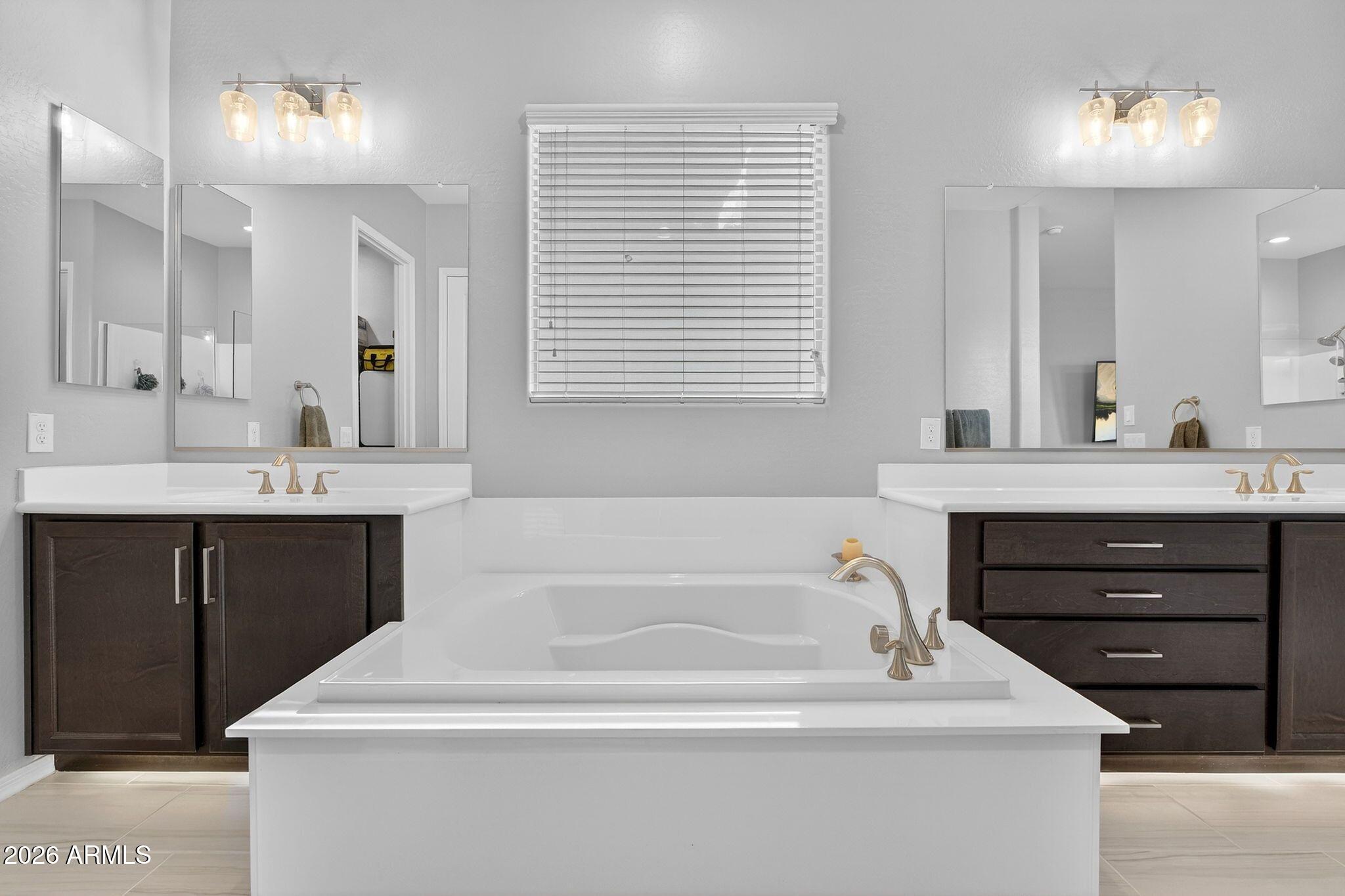 11541 E UTOPIA Avenue