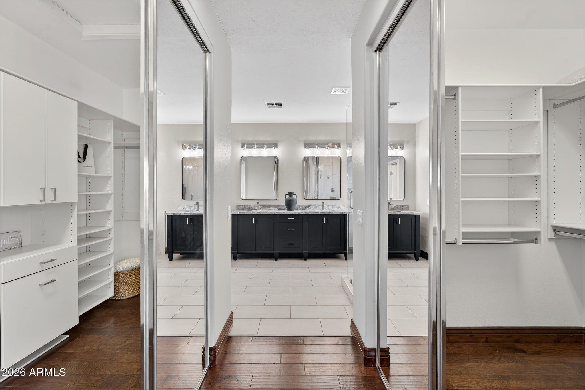 10674 E BUTHERUS Drive