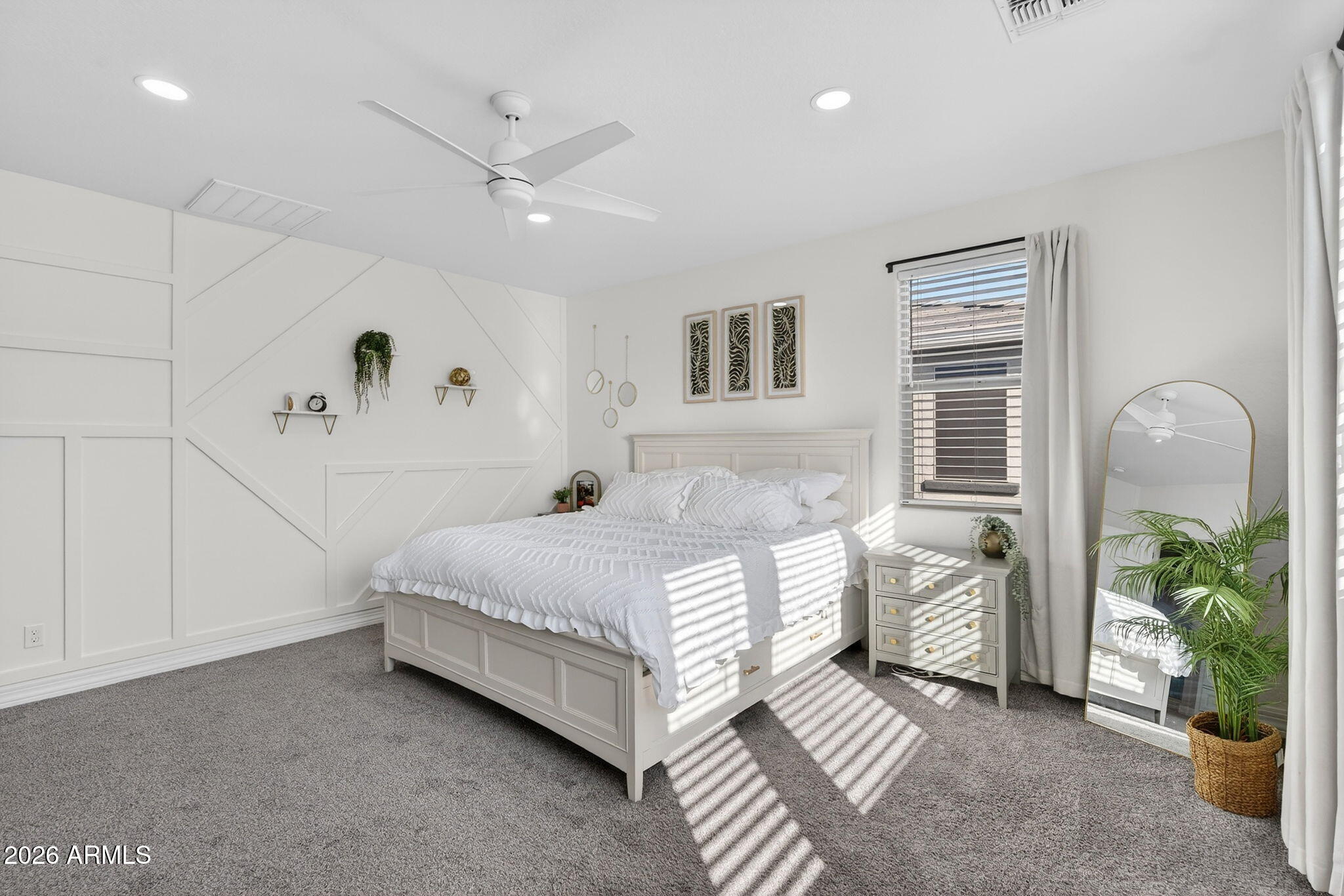 1663 W GORDON Street