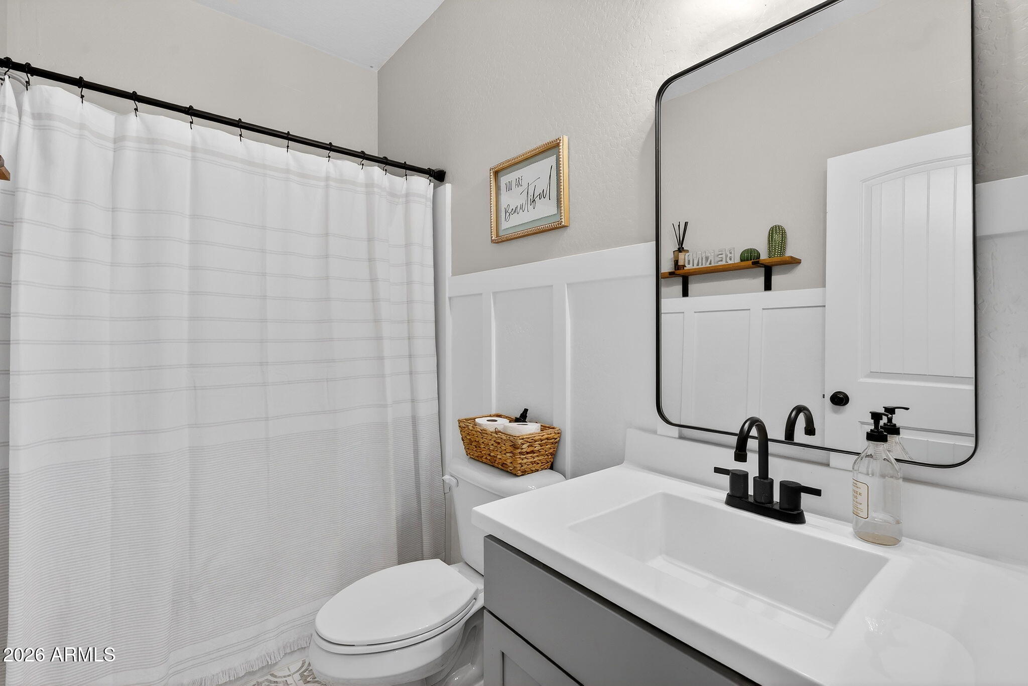 1663 W GORDON Street