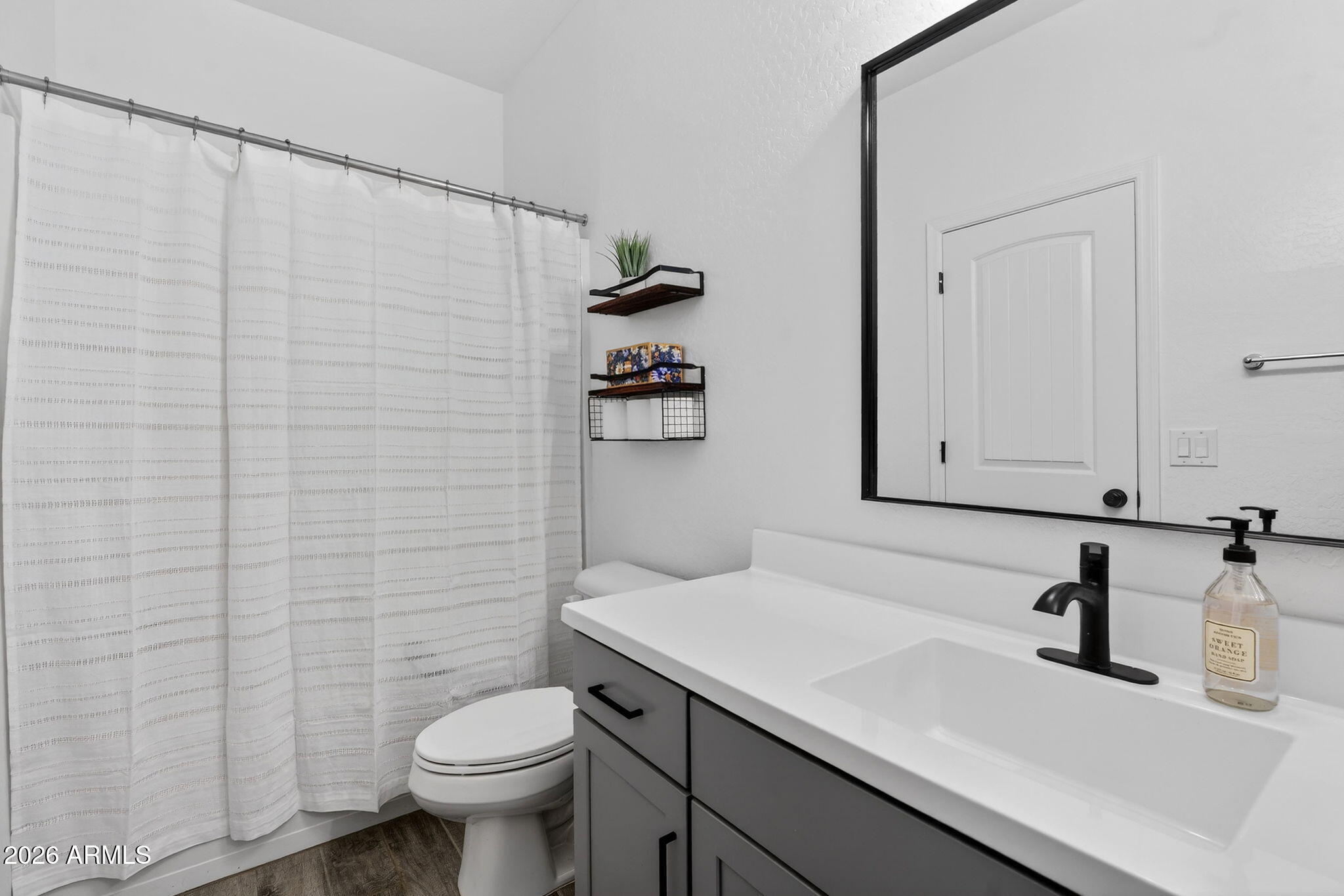 1663 W GORDON Street