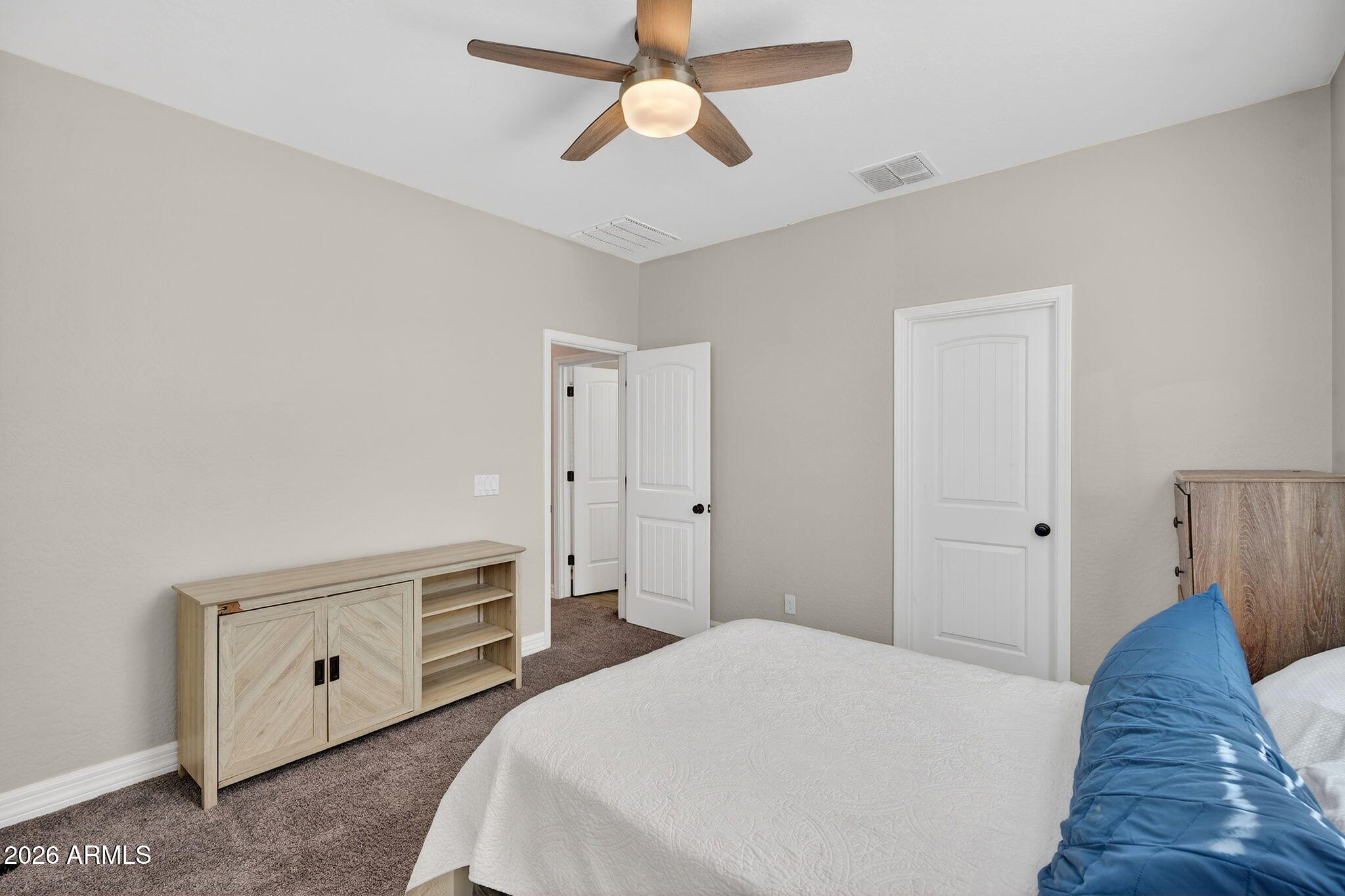 1663 W GORDON Street