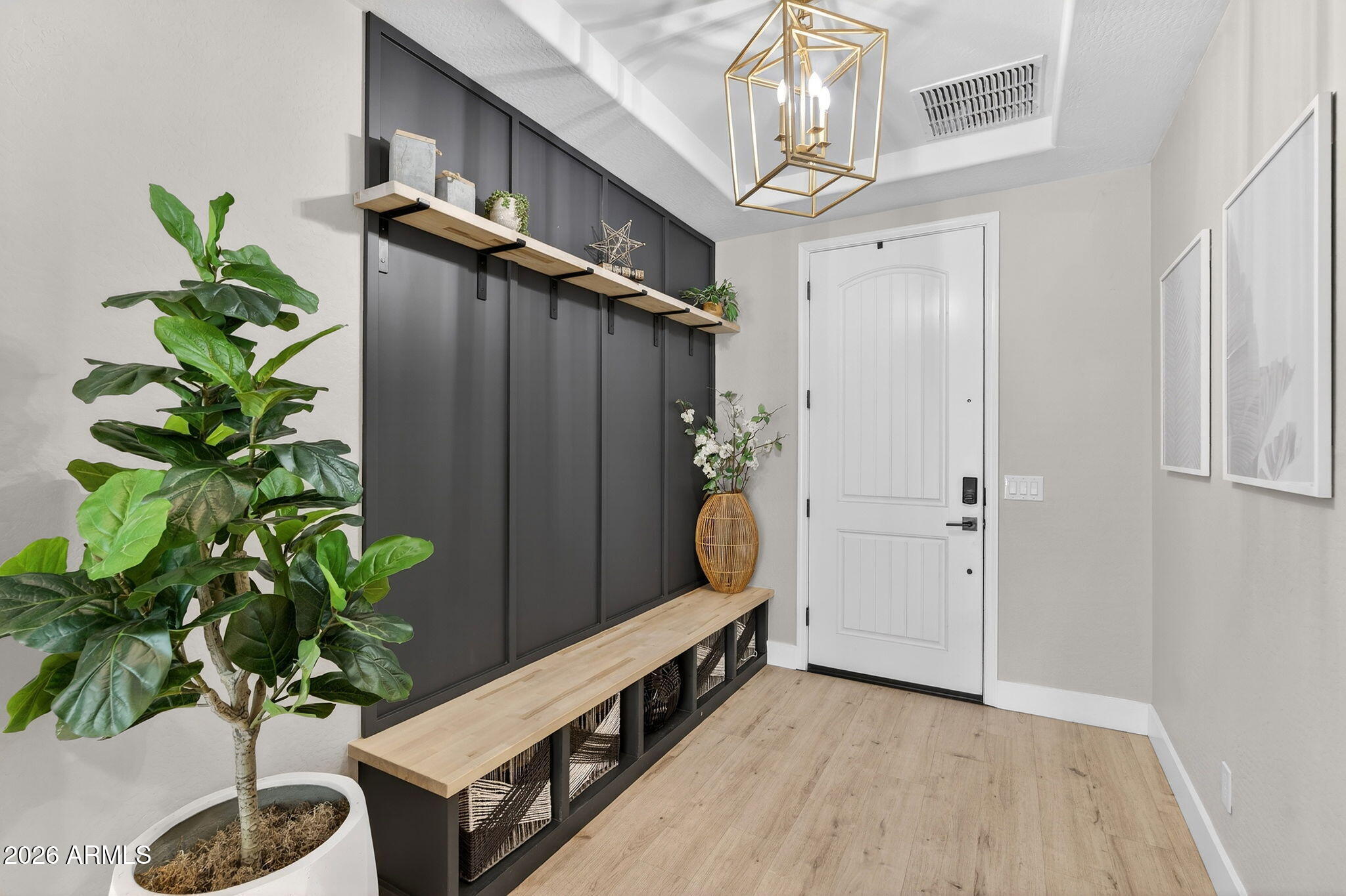 1663 W GORDON Street