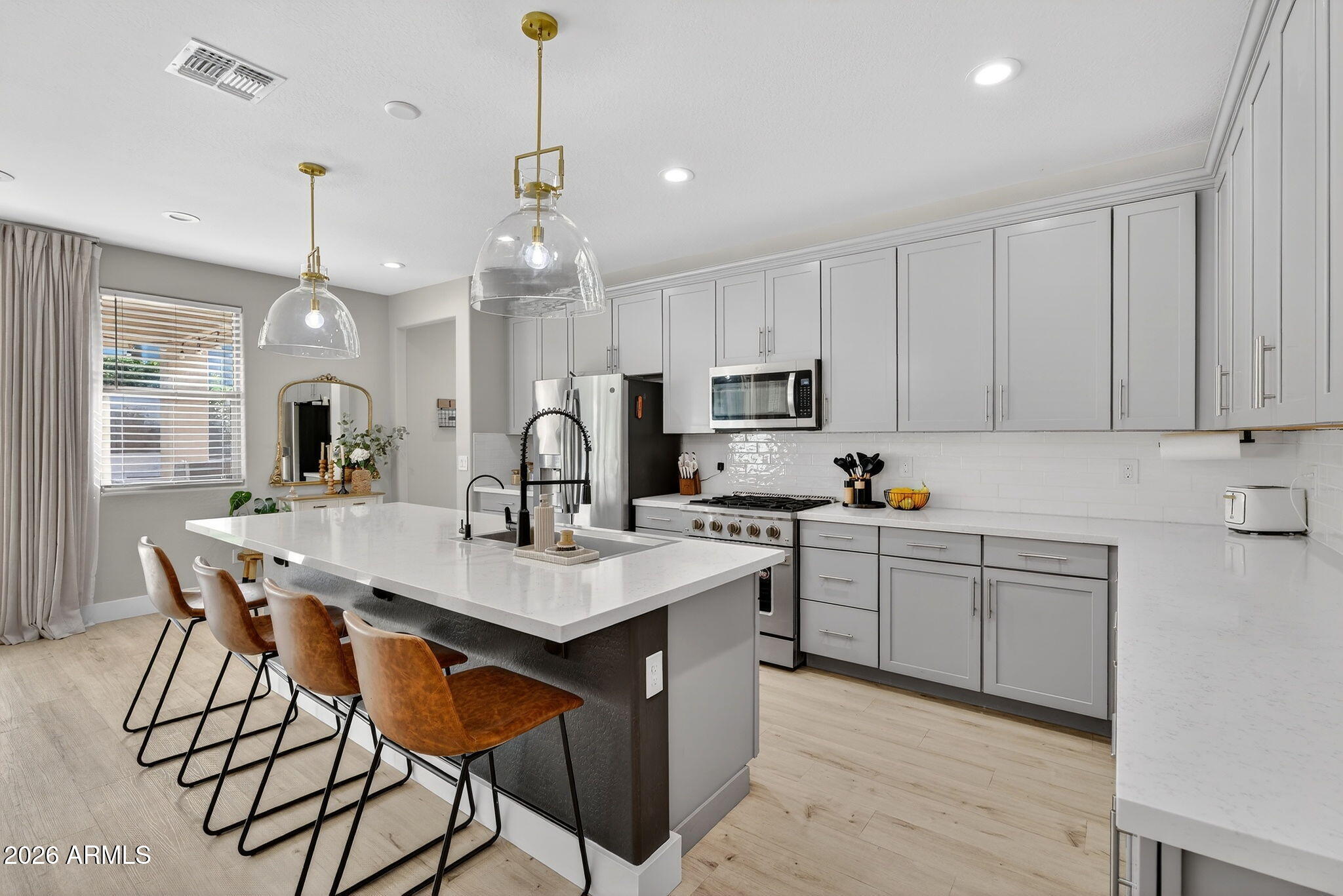 1663 W GORDON Street