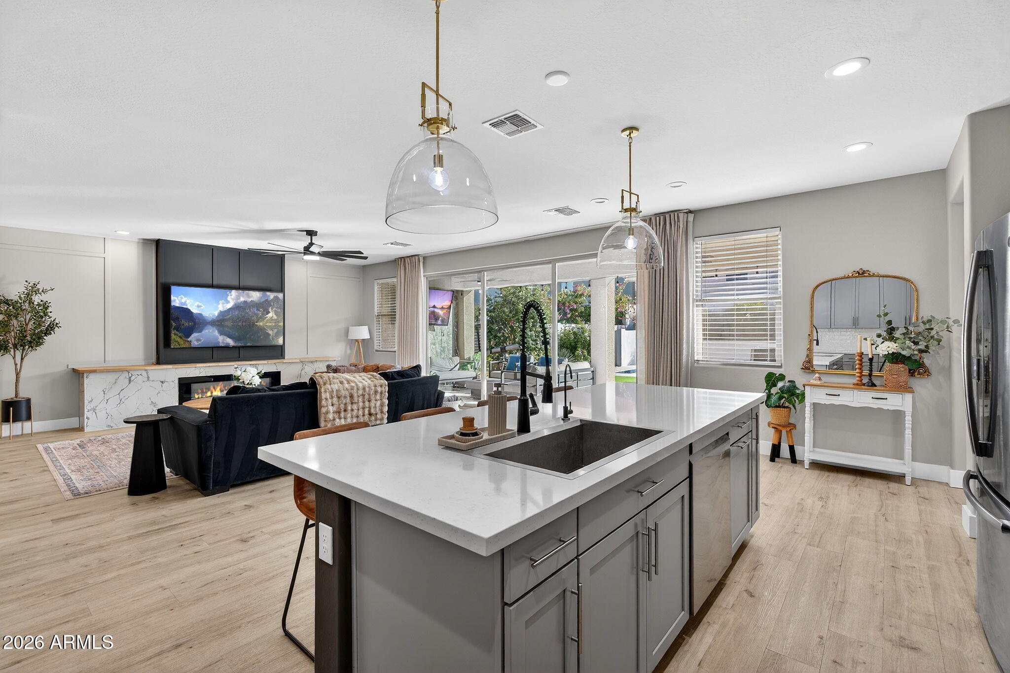 1663 W GORDON Street