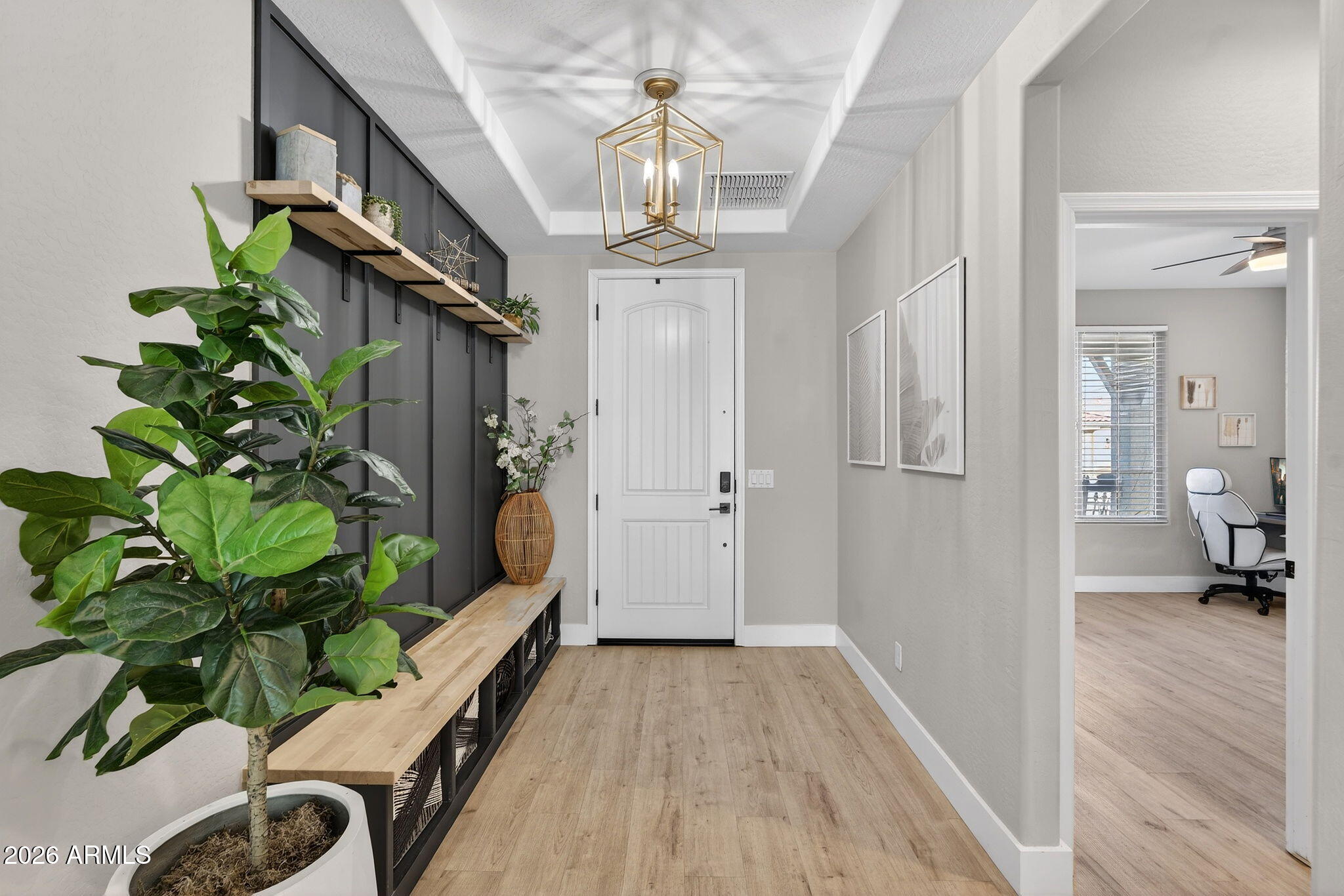 1663 W GORDON Street