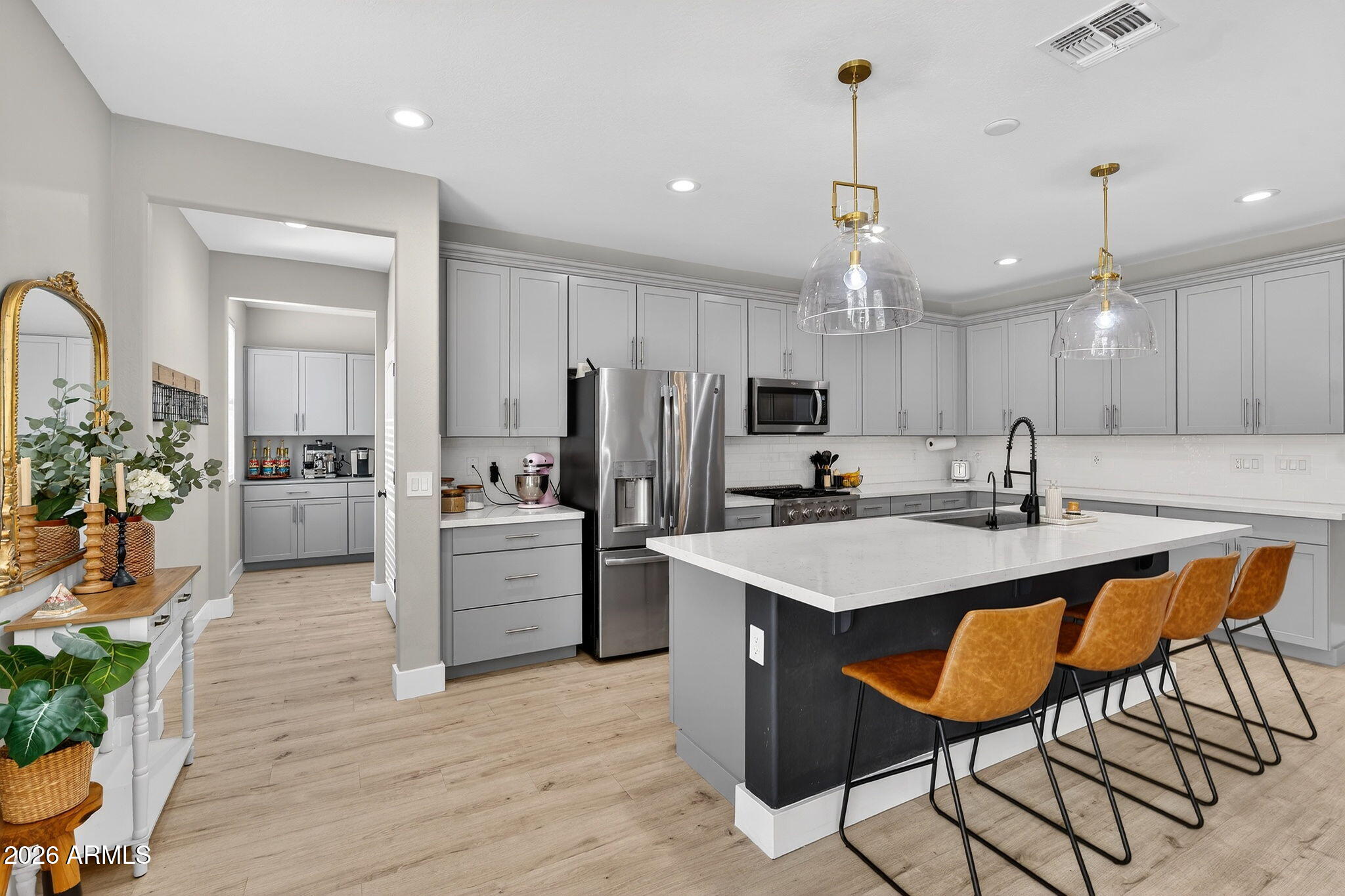 1663 W GORDON Street