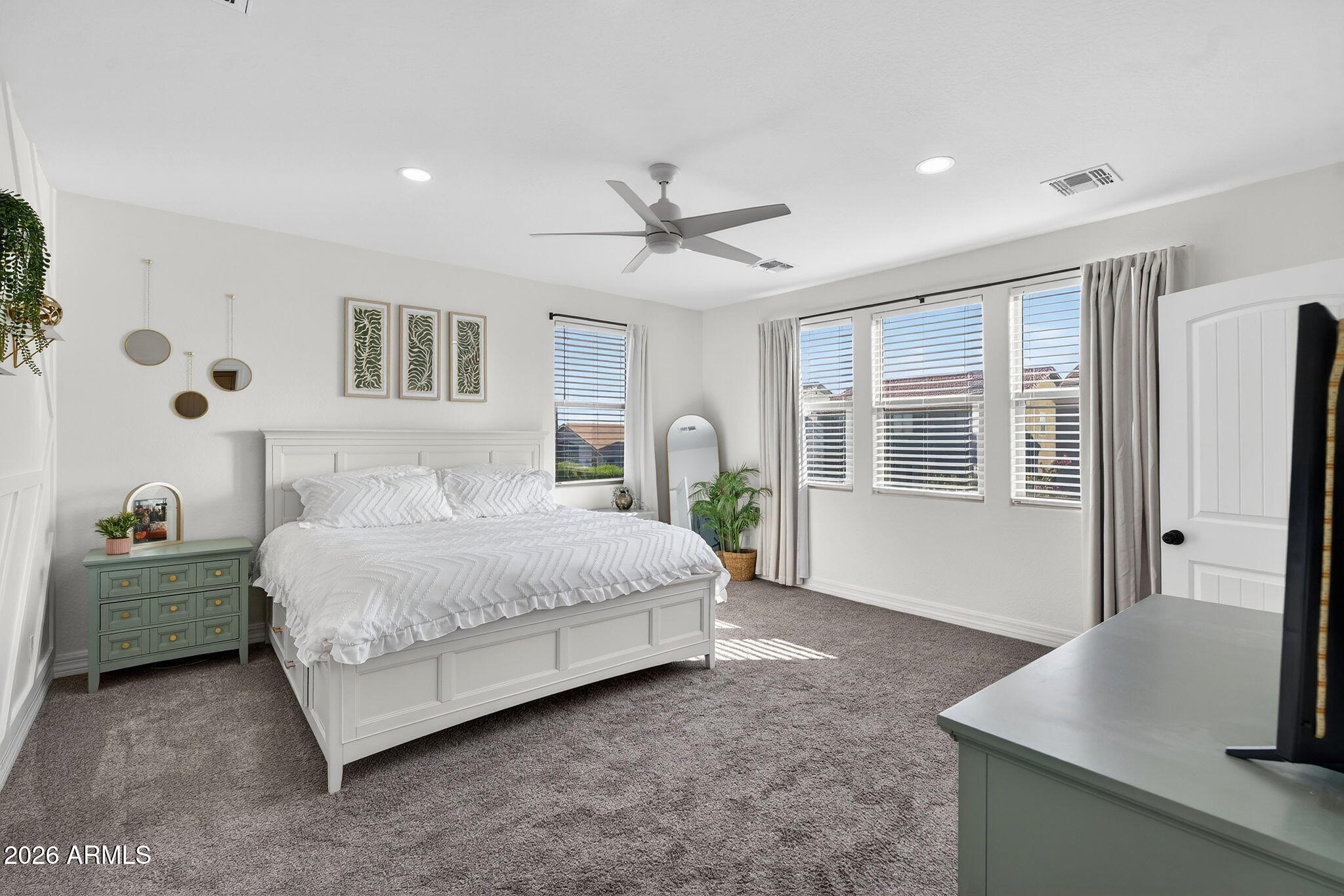 1663 W GORDON Street