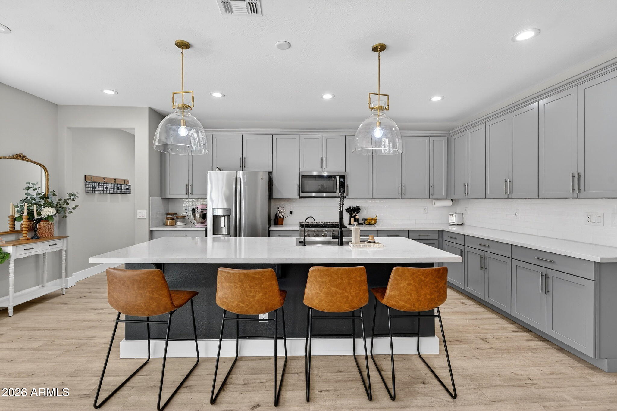 1663 W GORDON Street