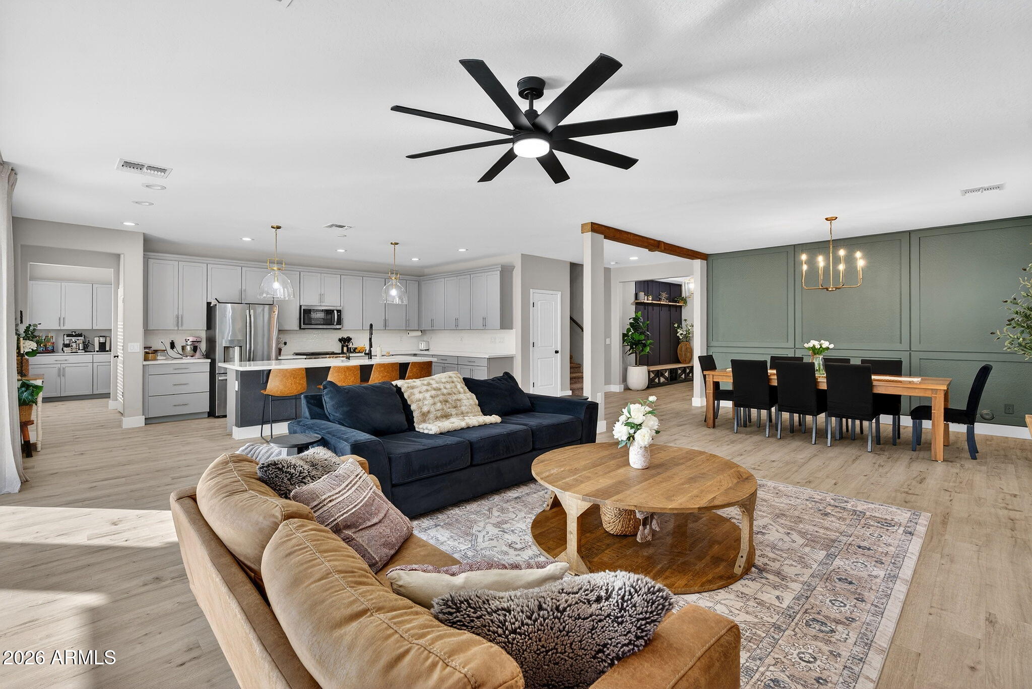 1663 W GORDON Street